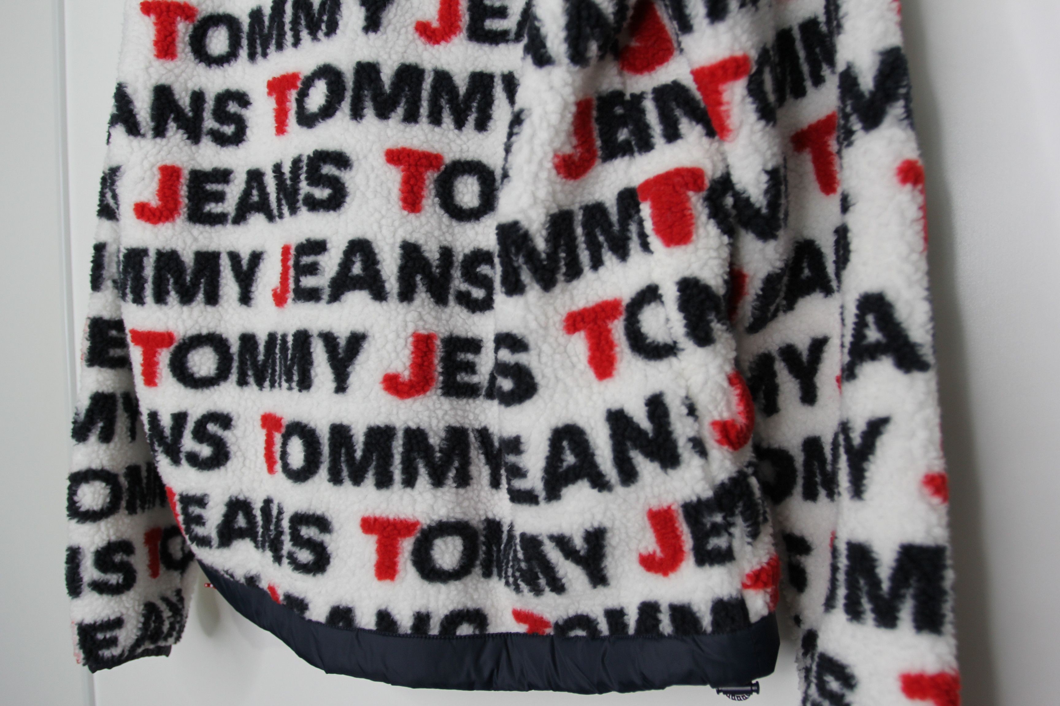 Tommy Hilfiger BNWT SS20 TOMMY HILFIGER ALL OVER LOGO SHERPA JACKET Size US XS / EU 42 / 0 - 7 Thumbnail