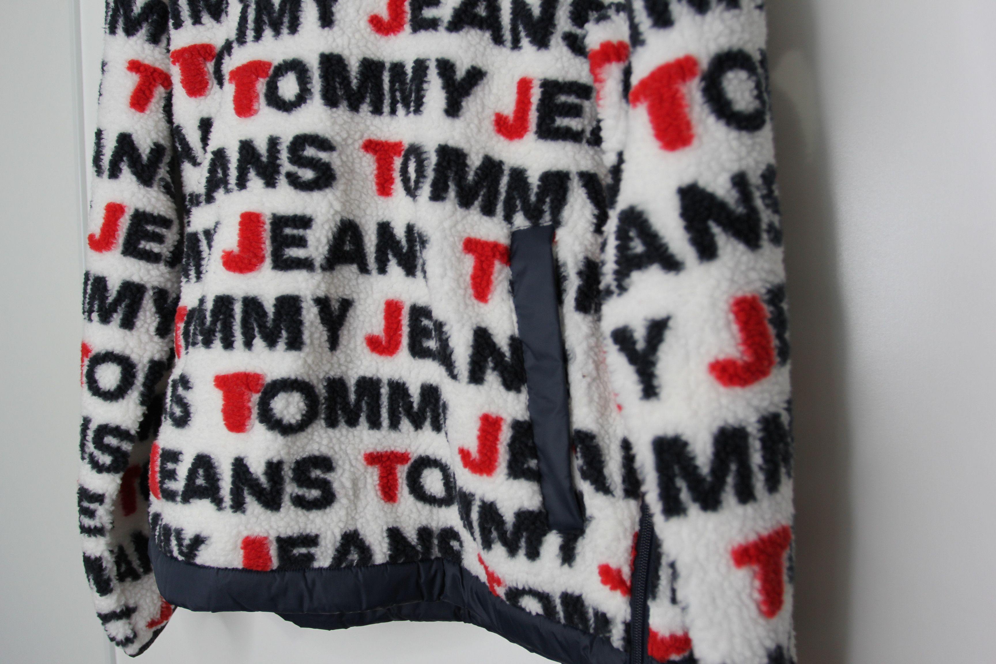 Tommy Hilfiger BNWT SS20 TOMMY HILFIGER ALL OVER LOGO SHERPA JACKET Size US XS / EU 42 / 0 - 5 Thumbnail
