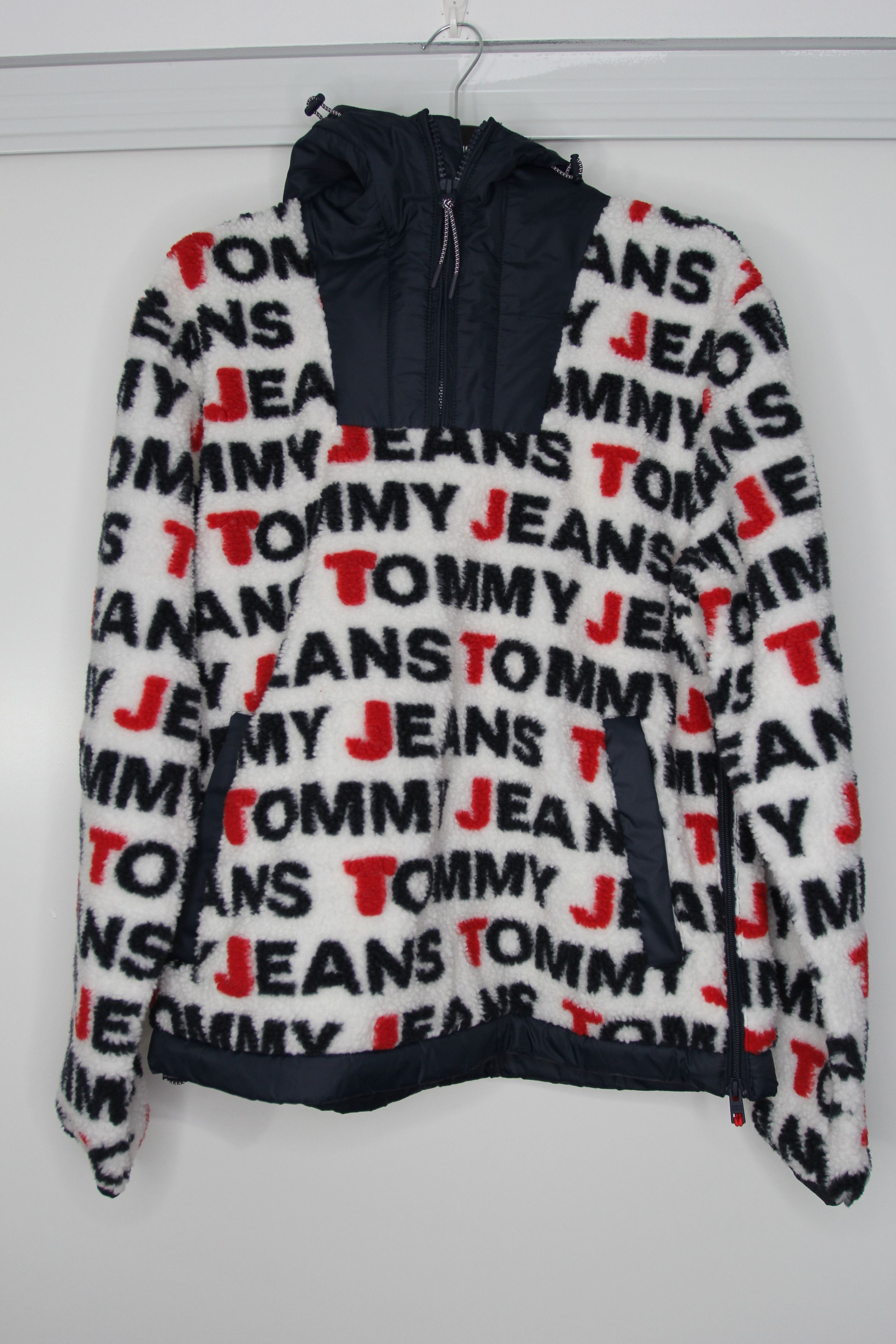 Tommy Hilfiger BNWT SS20 TOMMY HILFIGER ALL OVER LOGO SHERPA JACKET Size US XS / EU 42 / 0 - 2 Thumbnail