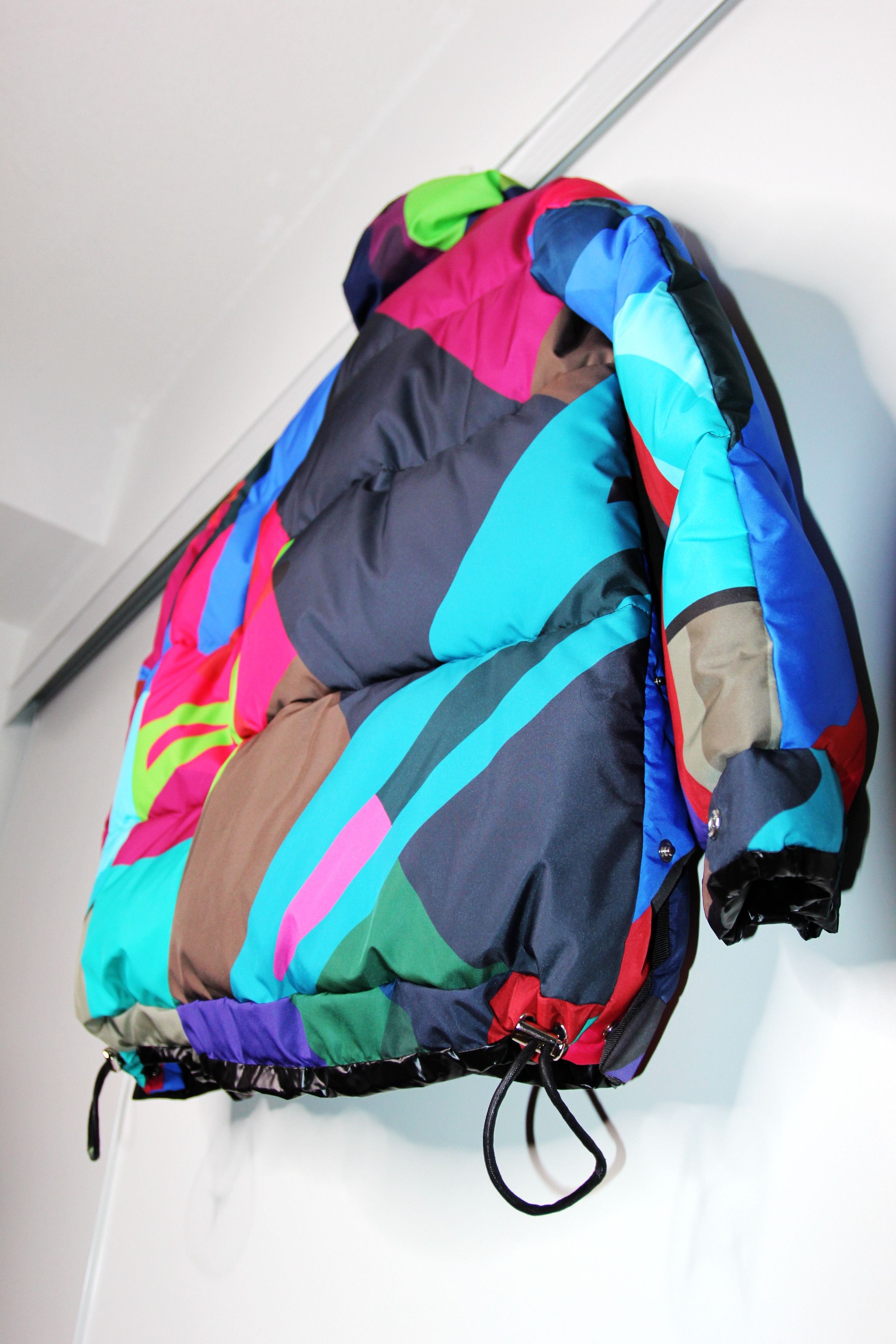 Kaws BNWT AW21 SACAI x KAWS PUFFER JACKET COAT 2 Size US M / EU 48-50 / 2 - 9 Thumbnail