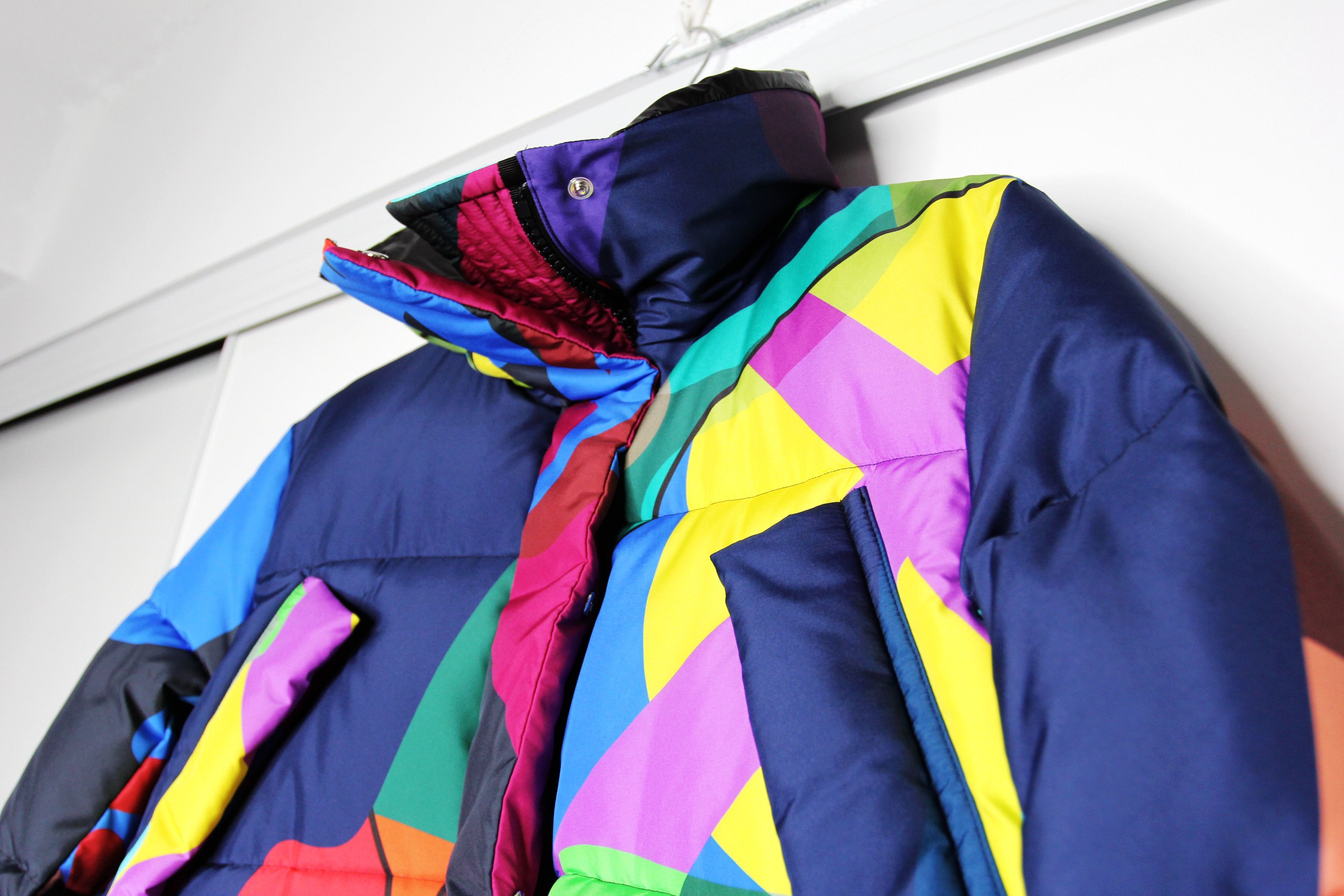 Kaws BNWT AW21 SACAI x KAWS PUFFER JACKET COAT 2 Size US M / EU 48-50 / 2 - 4 Thumbnail