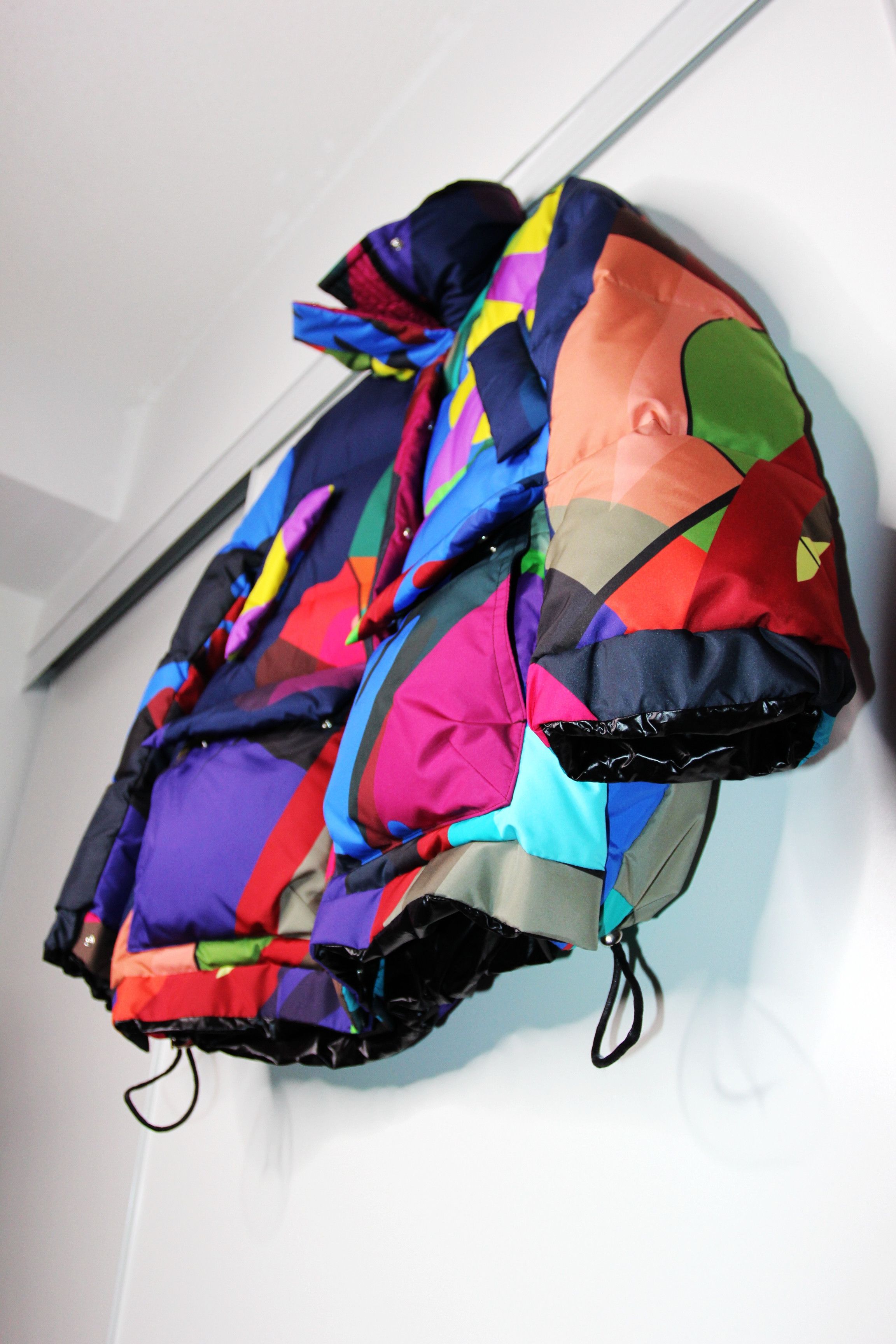 Kaws BNWT AW21 SACAI x KAWS PUFFER JACKET COAT 2 Size US M / EU 48-50 / 2 - 6 Thumbnail