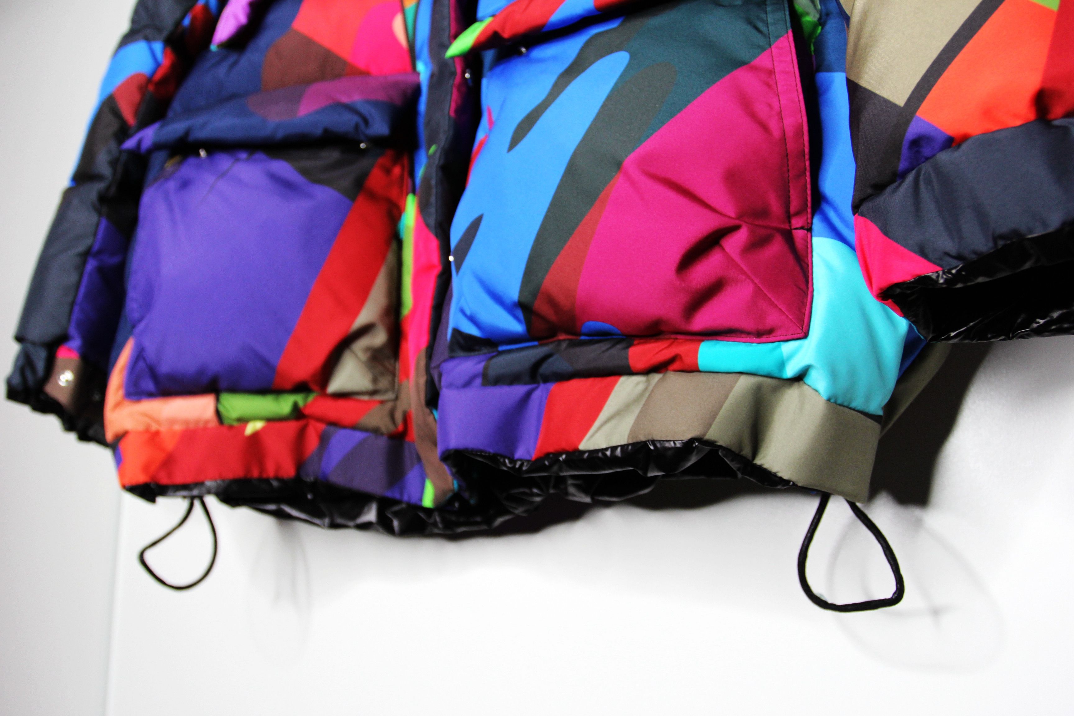 Kaws BNWT AW21 SACAI x KAWS PUFFER JACKET COAT 2 Size US M / EU 48-50 / 2 - 5 Thumbnail