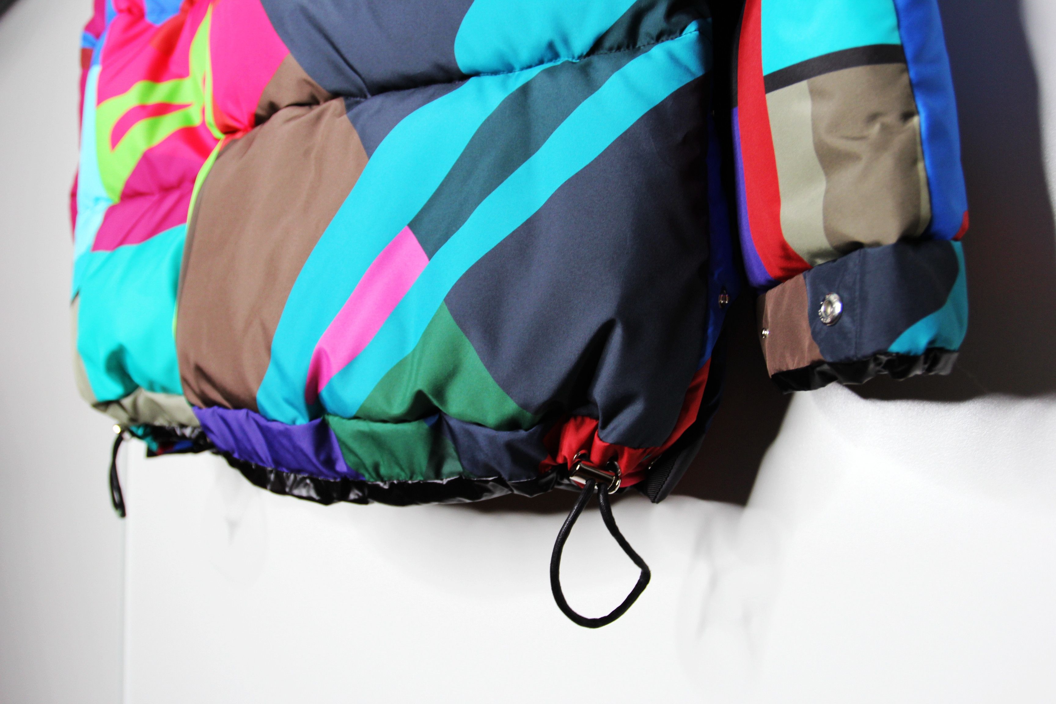 Kaws BNWT AW21 SACAI x KAWS PUFFER JACKET COAT 2 Size US M / EU 48-50 / 2 - 8 Thumbnail