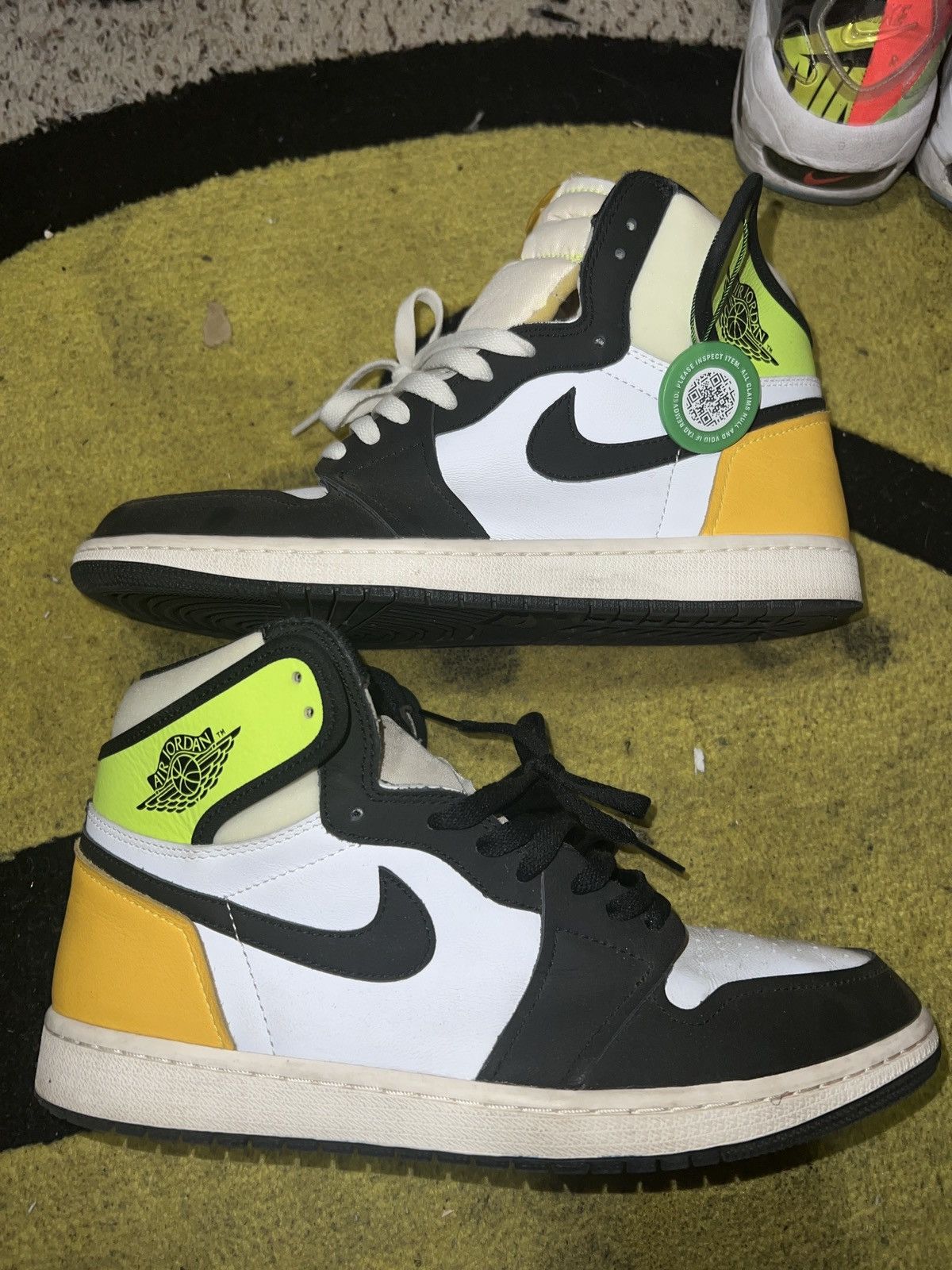 Jordan retro high white black volt university Gold