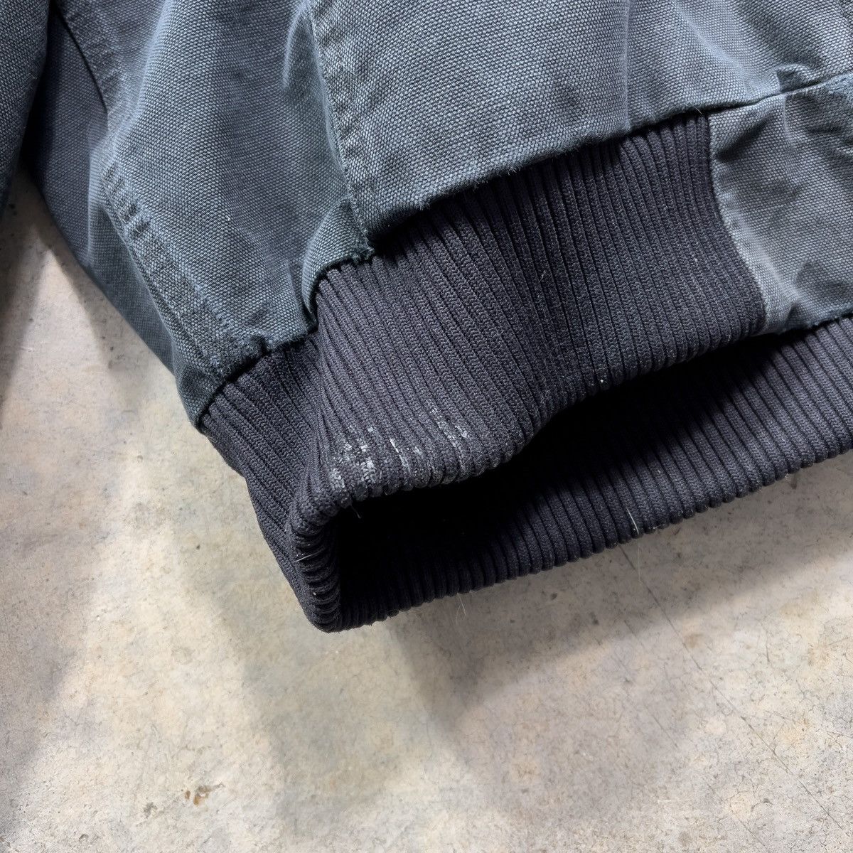 Vintage Vintage Black Carhartt J140 Quilted Jacket Size US L / EU 52-54 / 3 - 6 Thumbnail