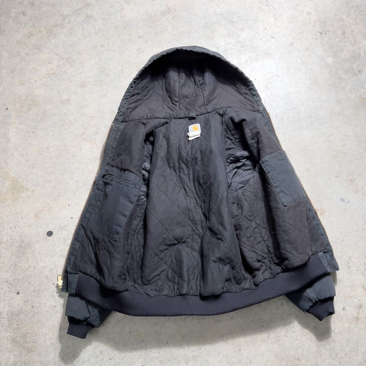 Vintage Vintage Black Carhartt J140 Quilted Jacket Size US L / EU 52-54 / 3 - 3 Thumbnail