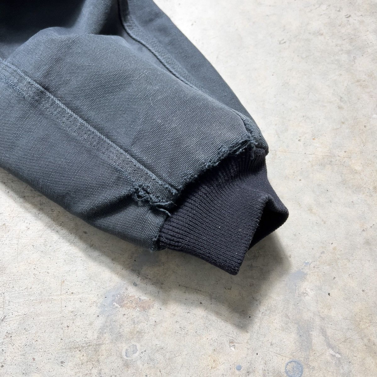 Vintage Vintage Black Carhartt J140 Quilted Jacket Size US L / EU 52-54 / 3 - 4 Thumbnail