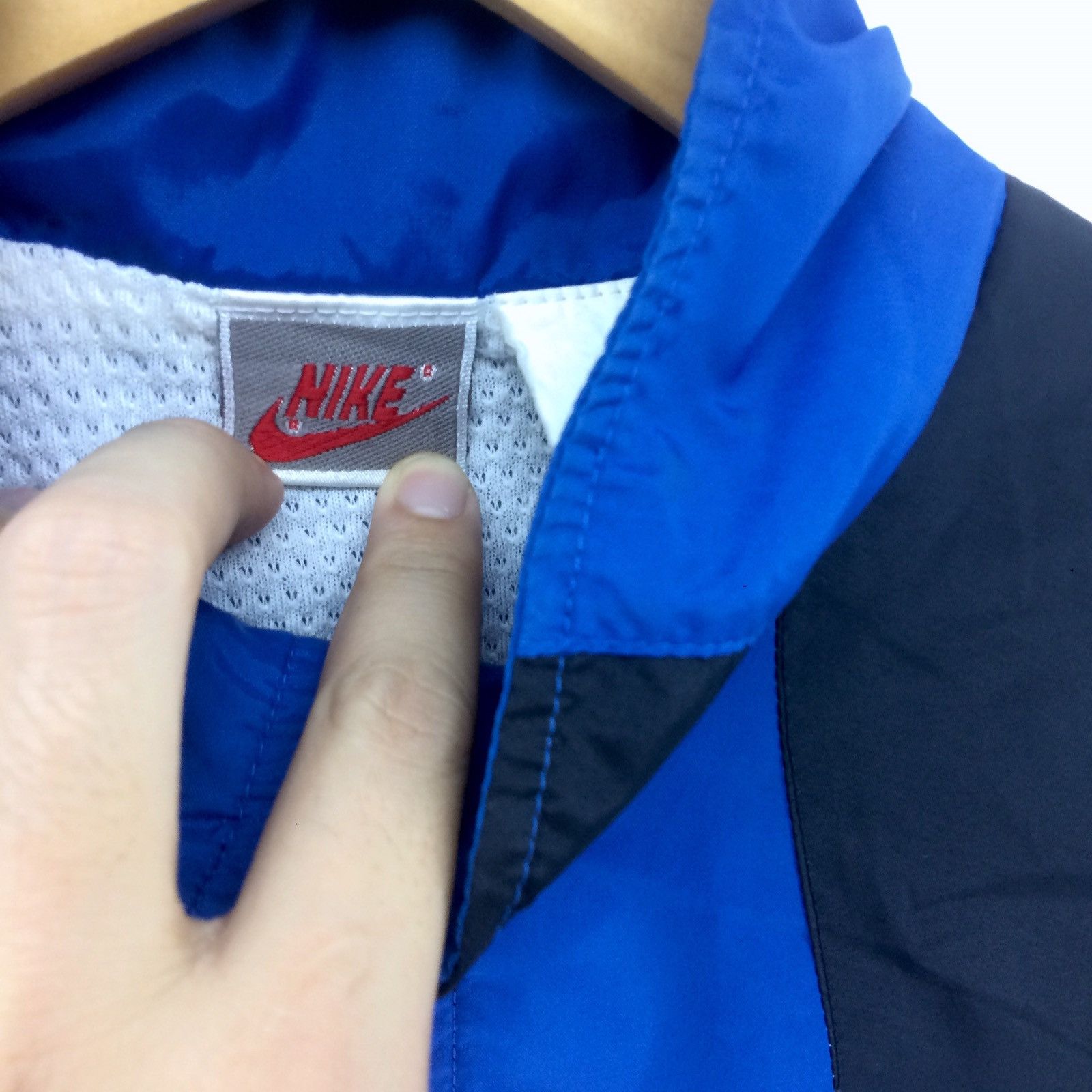 Nike Vintage 90s Nike Swoosh Multicolour Windbreaker Jacket Size US S / EU 44-46 / 1 - 3 Thumbnail