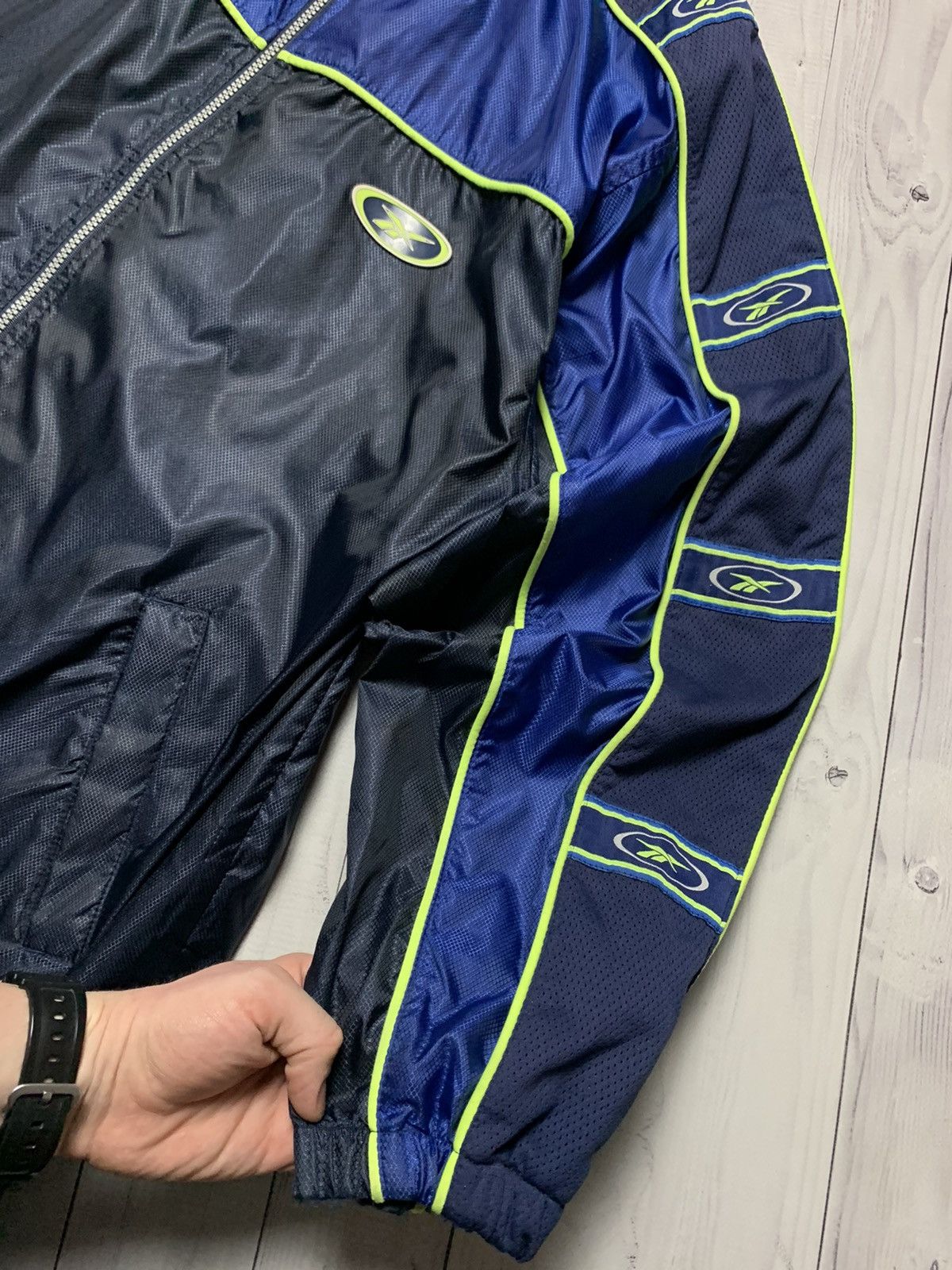Reebok Vintage Reebok light jacket big logo size L Size US L / EU 52-54 / 3 - 5 Thumbnail