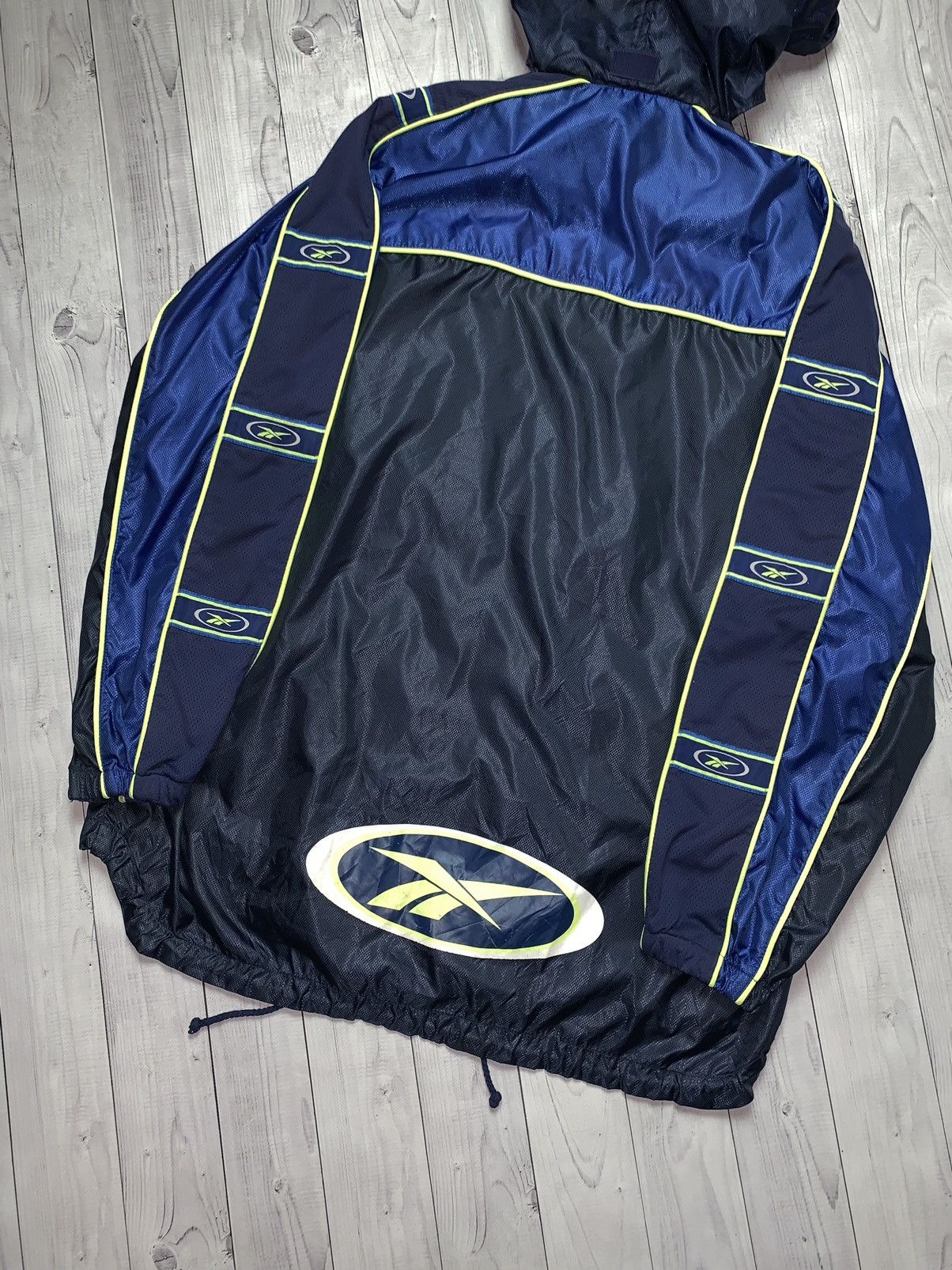 Reebok Vintage Reebok light jacket big logo size L Size US L / EU 52-54 / 3 - 1 Thumbnail