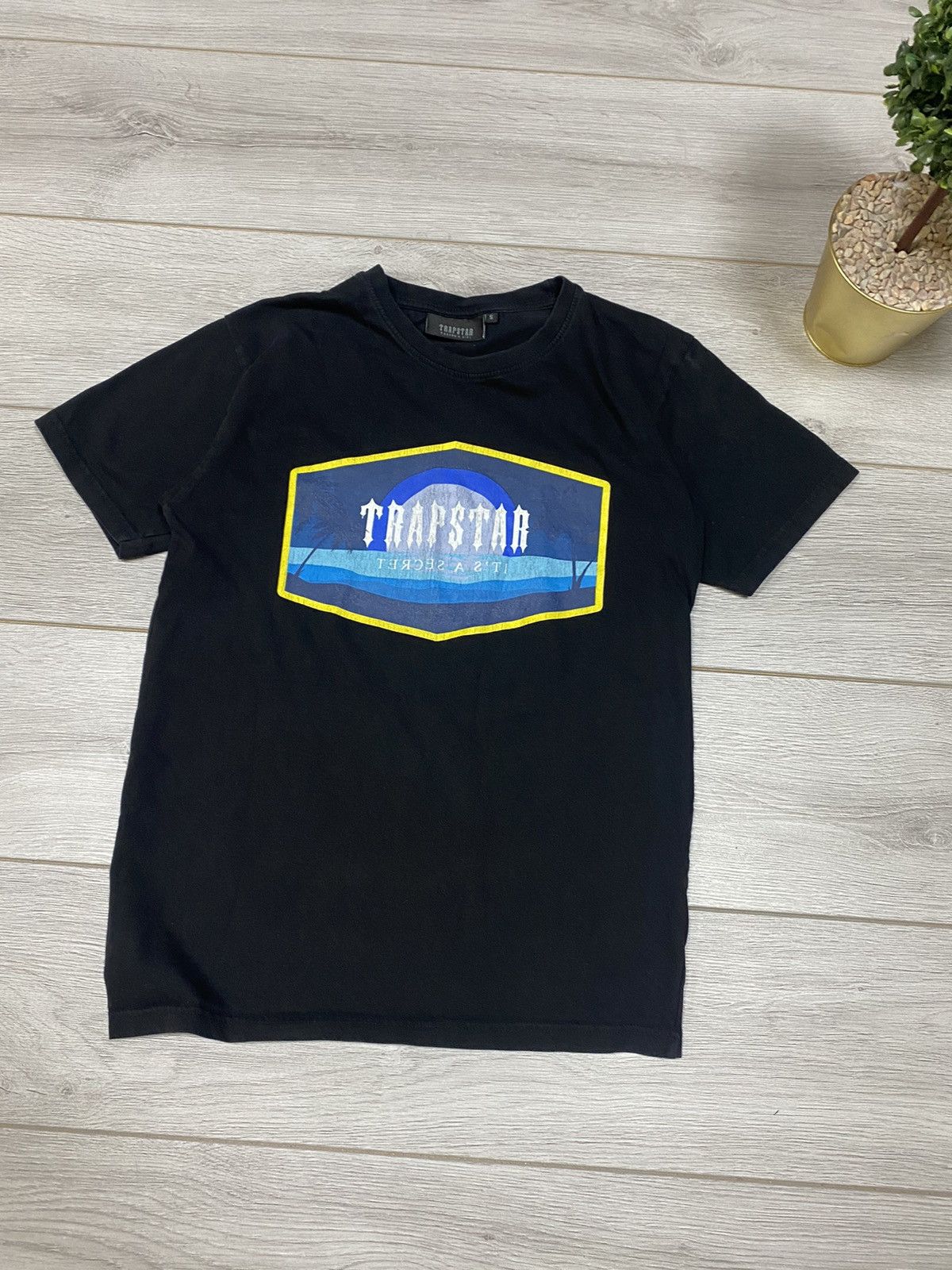 Trapstar London Trapstar London it’s a secret tshirt big logo Grailed