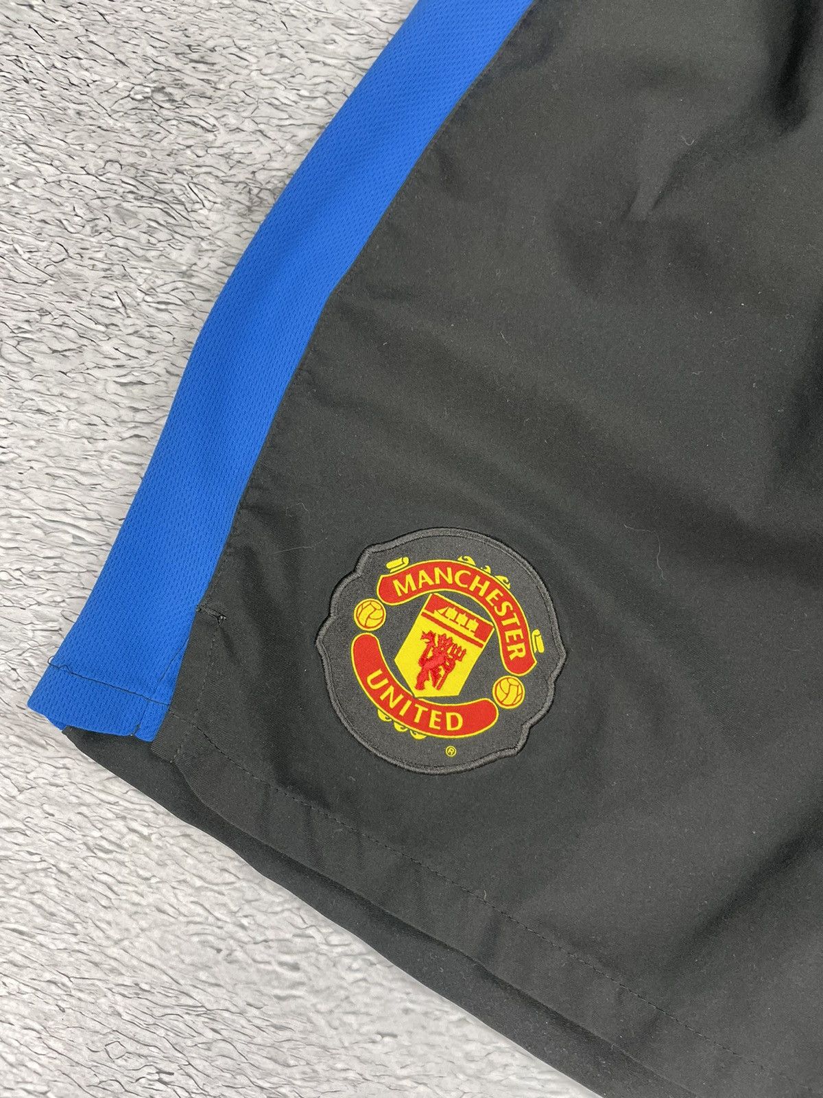 Nike × Vintage Vintage Manchester United Drill shorts y2k black Size US 31 - 4 Thumbnail