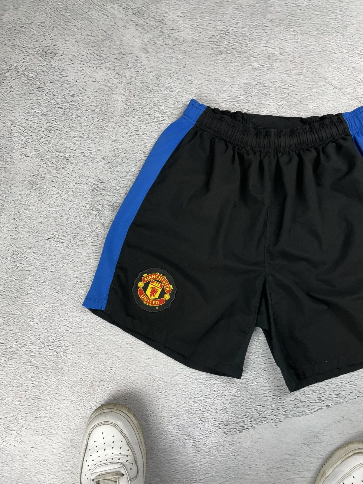 Nike × Vintage Vintage Manchester United Drill shorts y2k black Size US 31 - 3 Thumbnail