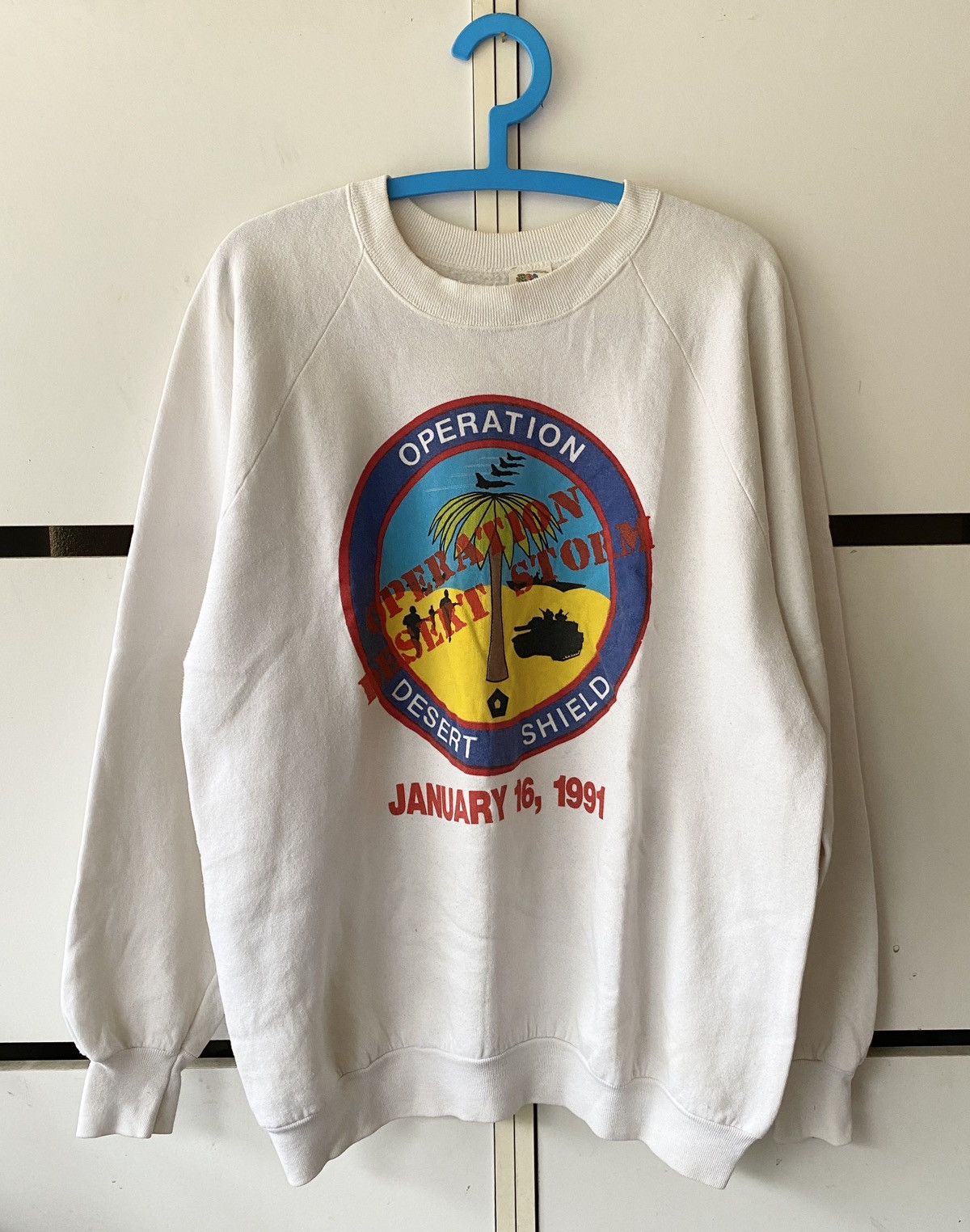 Vintage VINTAGE 1991 OPERATION DESERT SHEILD WAR SWEATSHIRT Size US XL / EU 56 / 4 - 1 Thumbnail