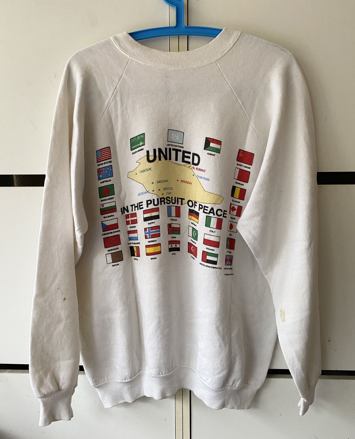 Vintage VINTAGE 1991 OPERATION DESERT SHEILD WAR SWEATSHIRT Size US XL / EU 56 / 4 - 6 Thumbnail