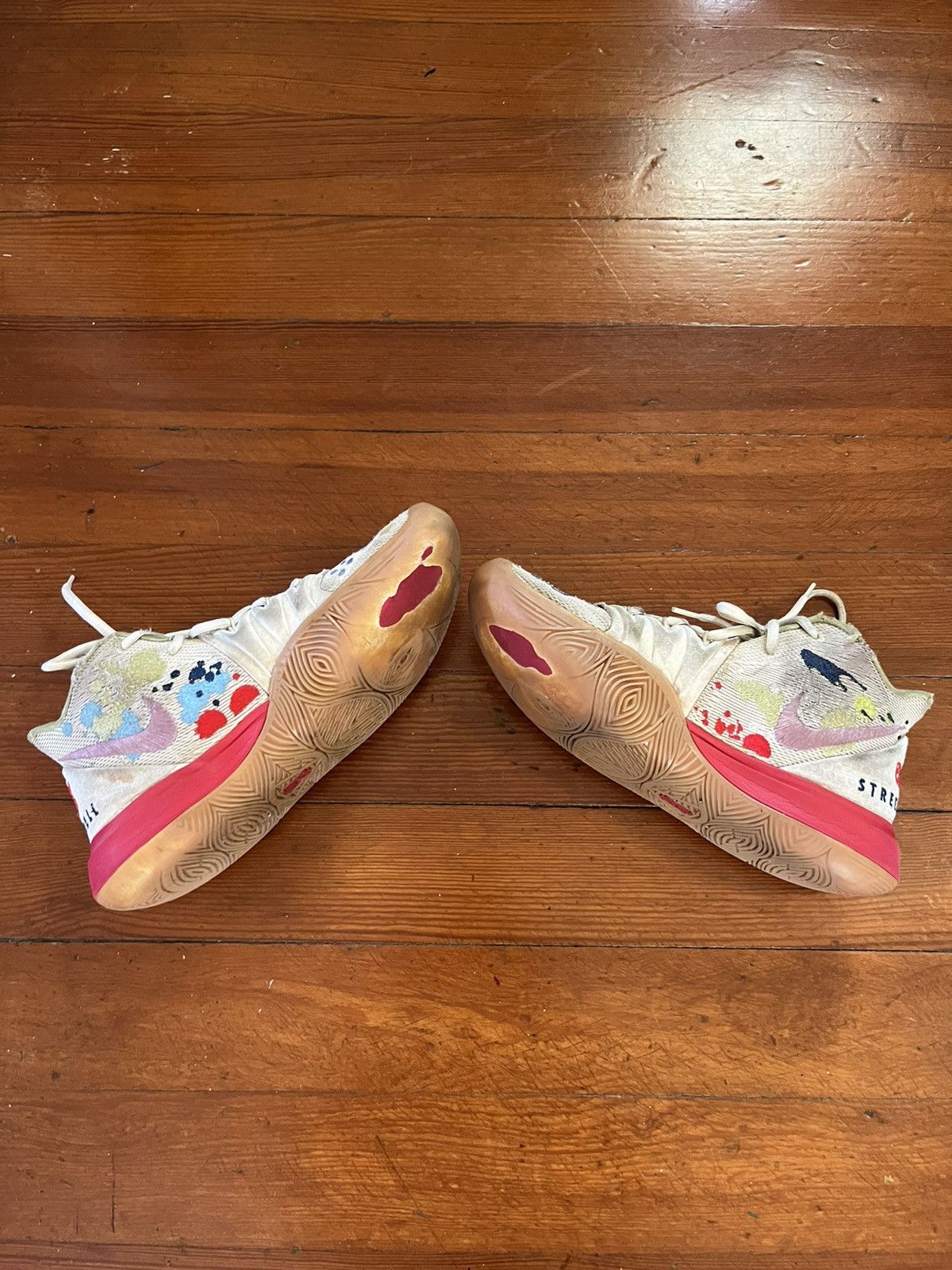 Bandulu Bandulu x Kyrie Irving Nike Basketball Sneaker Size US 8.5 / EU 41-42 - 2 Thumbnail