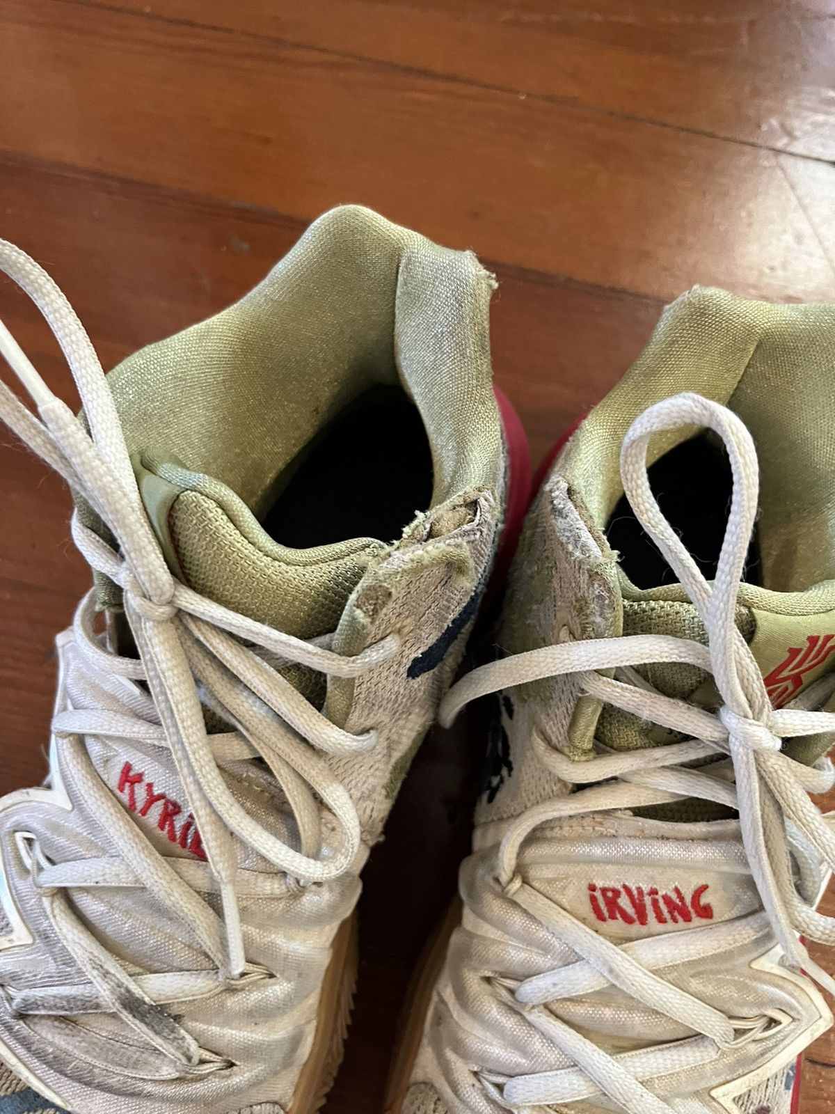 Bandulu Bandulu x Kyrie Irving Nike Basketball Sneaker Size US 8.5 / EU 41-42 - 5 Thumbnail