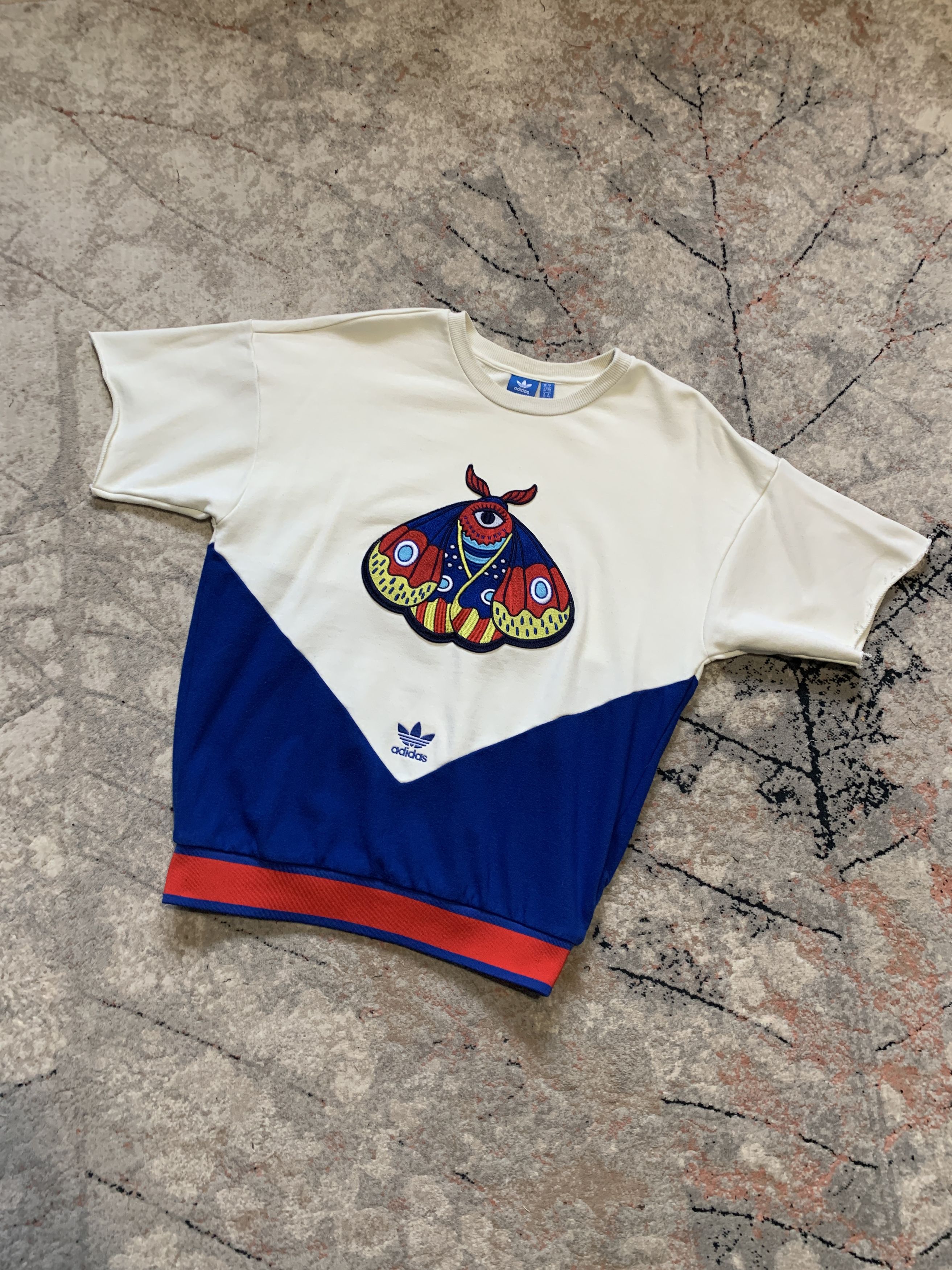 Adidas Adidas Originals Embellished Arts Sweatshirt Size M / US 6-8 / IT 42-44 - 1 Thumbnail