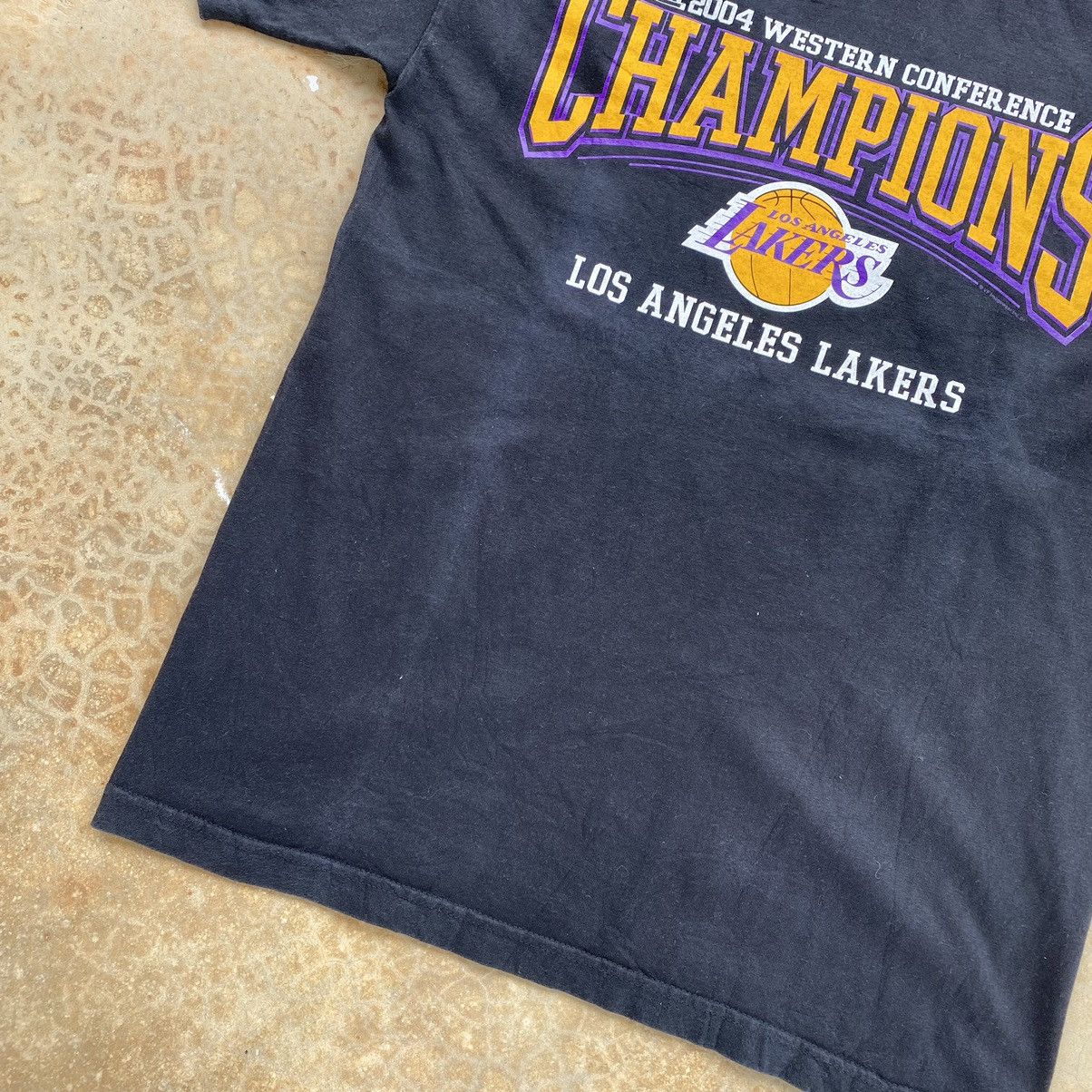 Vintage Vintage Y2k The final Champions Lakers Tshirt Size US L / EU 52-54 / 3 - 3 Thumbnail