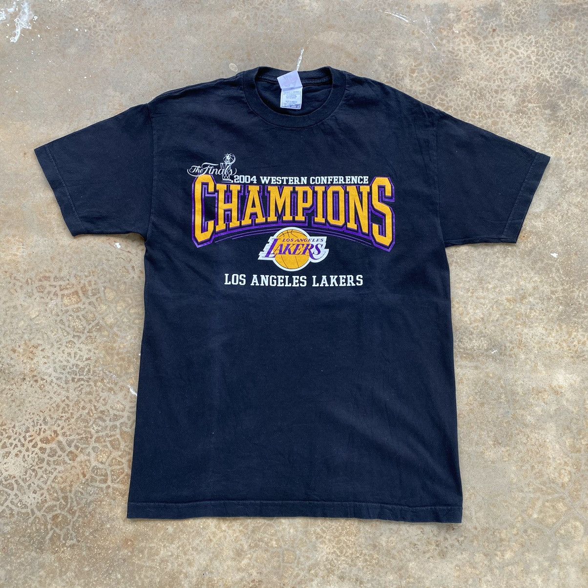 Vintage Vintage Y2k The final Champions Lakers Tshirt Size US L / EU 52-54 / 3 - 1 Thumbnail