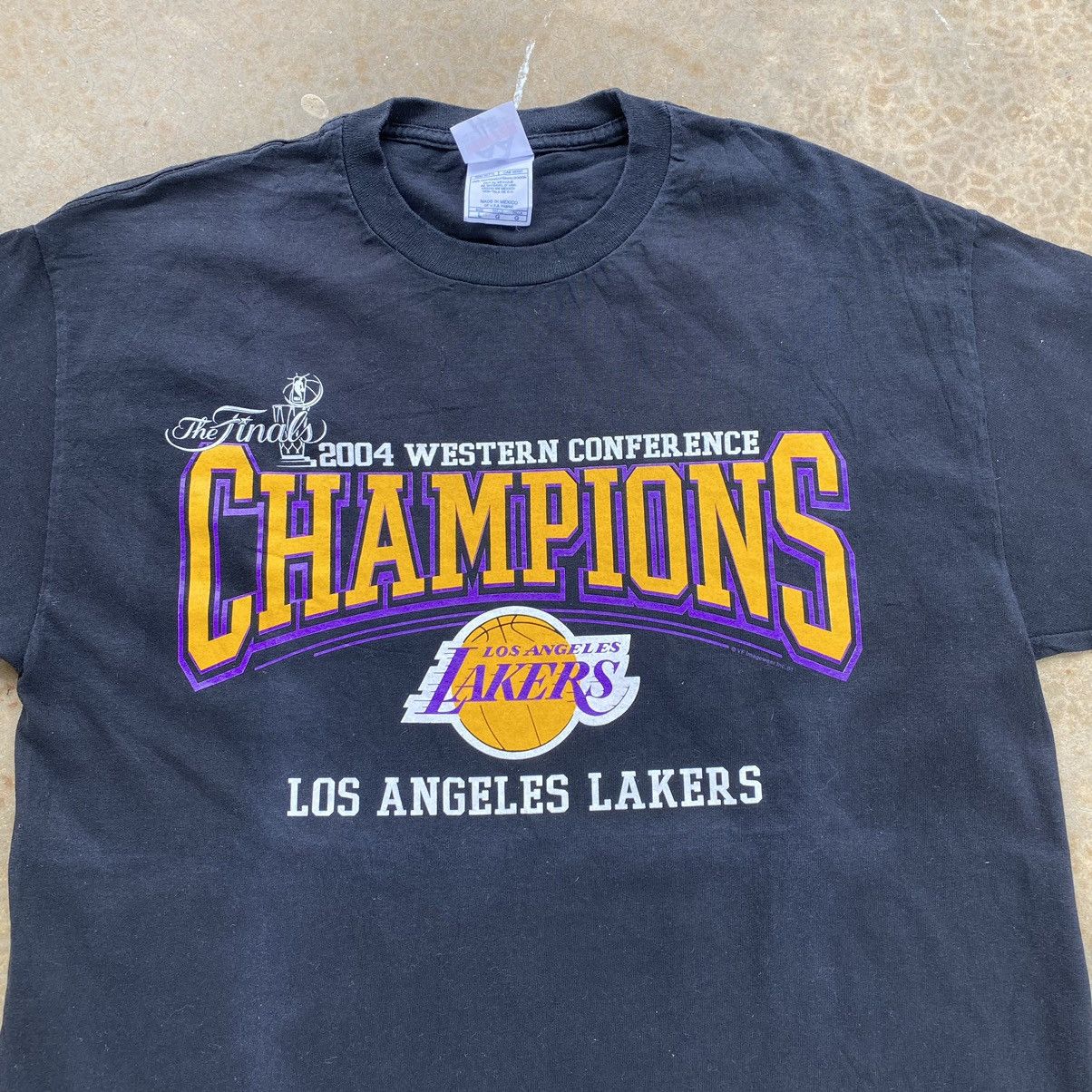 Vintage Vintage Y2k The final Champions Lakers Tshirt Size US L / EU 52-54 / 3 - 4 Thumbnail