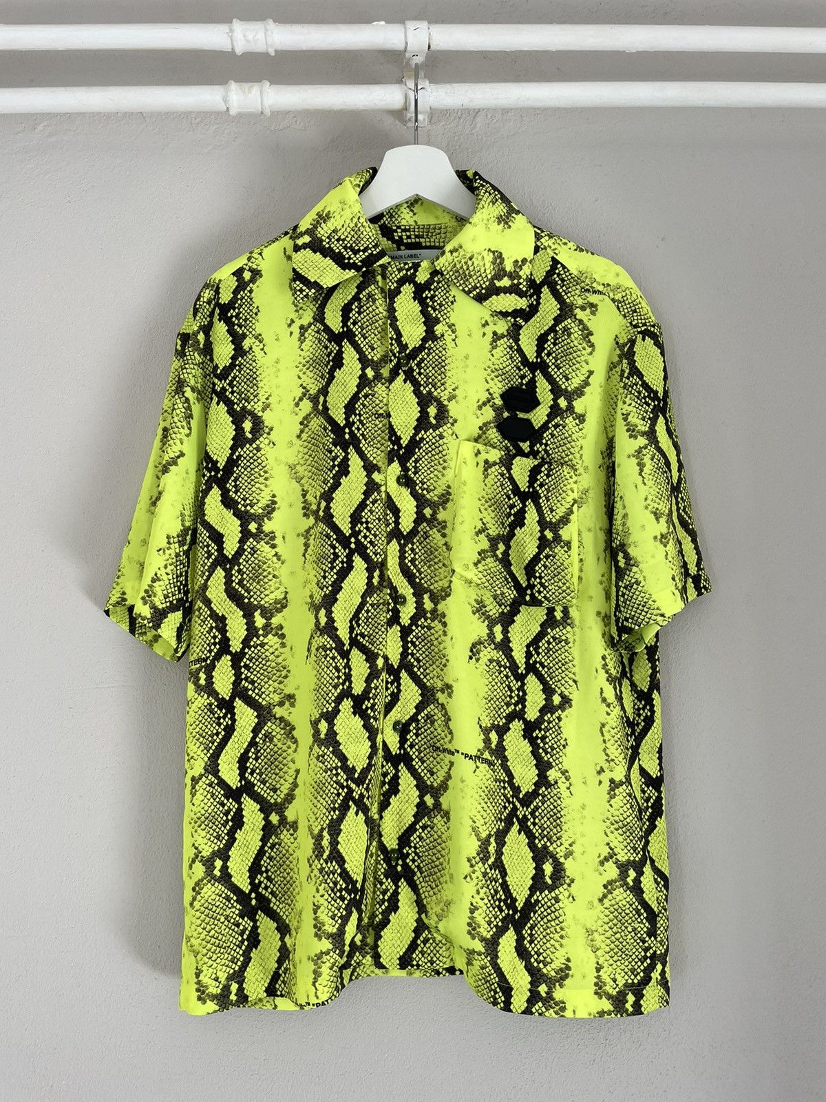 Off-White Snakeskin Print Relaxed Shirt Size US S / EU 44-46 / 1 - 1 Thumbnail