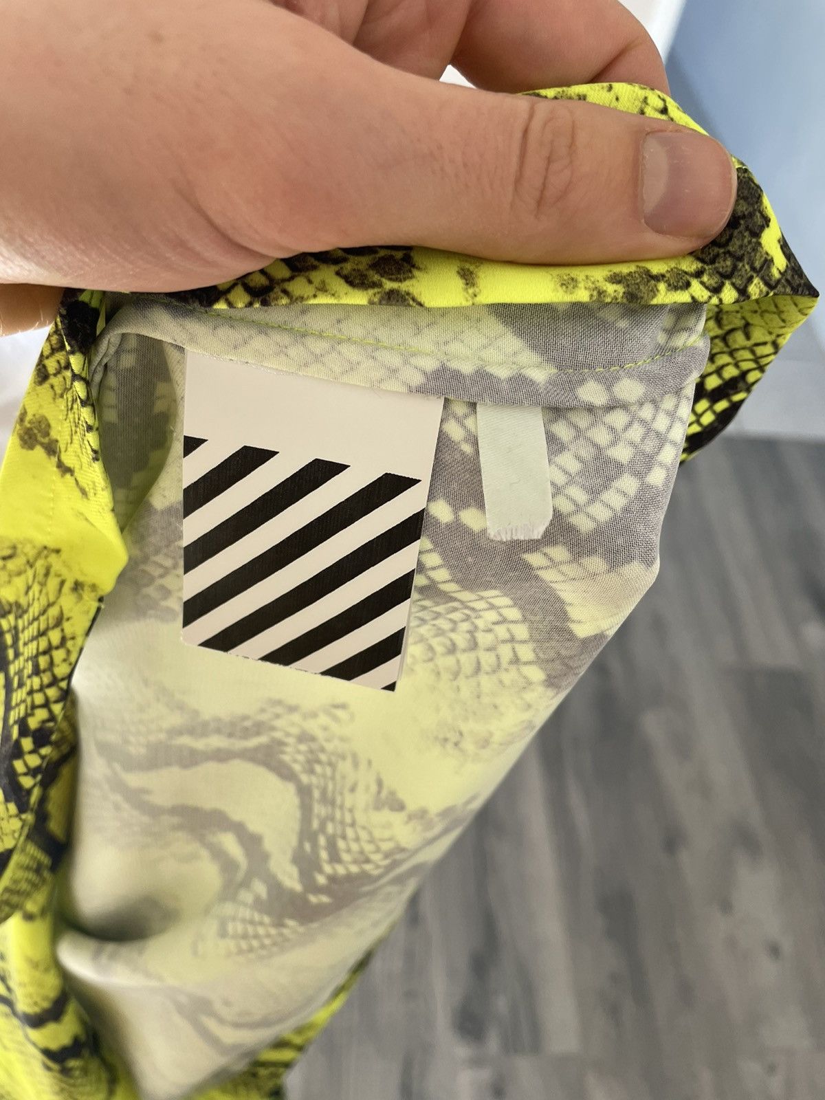 Off-White Snakeskin Print Relaxed Shirt Size US S / EU 44-46 / 1 - 5 Thumbnail