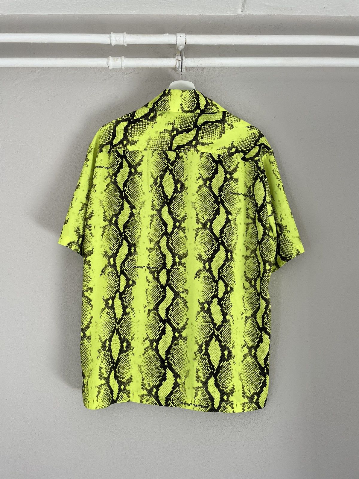 Off-White Snakeskin Print Relaxed Shirt Size US S / EU 44-46 / 1 - 2 Thumbnail