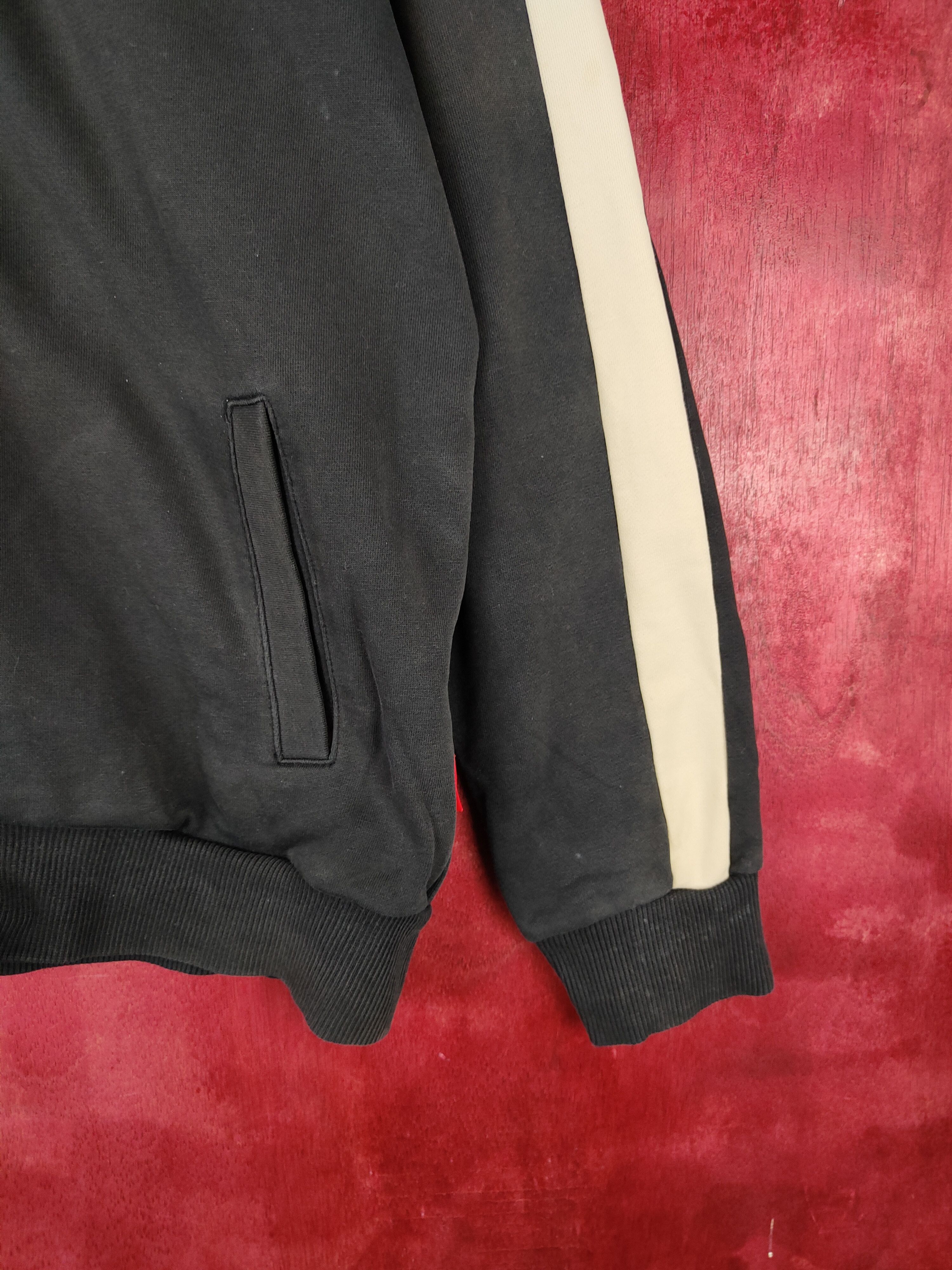Japanese Brand DL Uniqlo UG Faded Dark Blue vintage Sweater #5418 Size US L / EU 52-54 / 3 - 8 Thumbnail