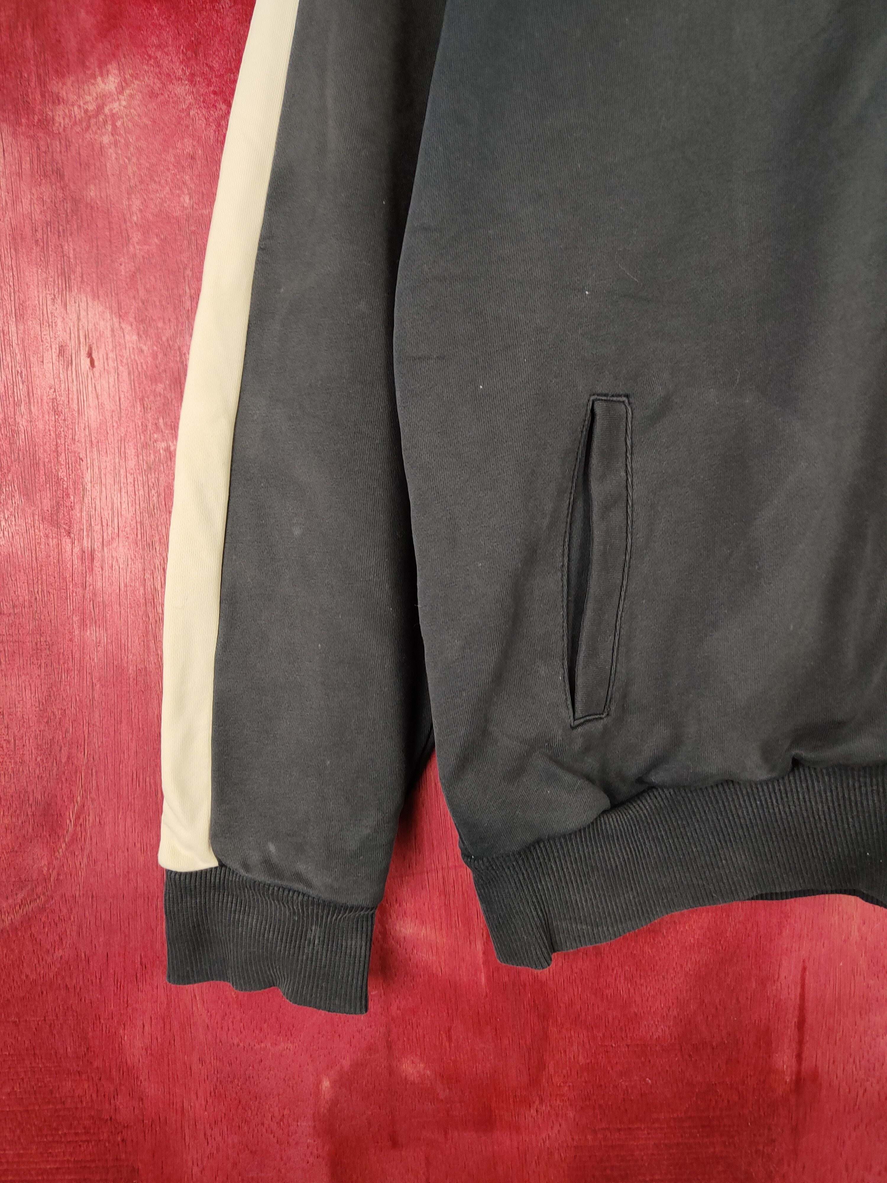 Japanese Brand DL Uniqlo UG Faded Dark Blue vintage Sweater #5418 Size US L / EU 52-54 / 3 - 4 Thumbnail