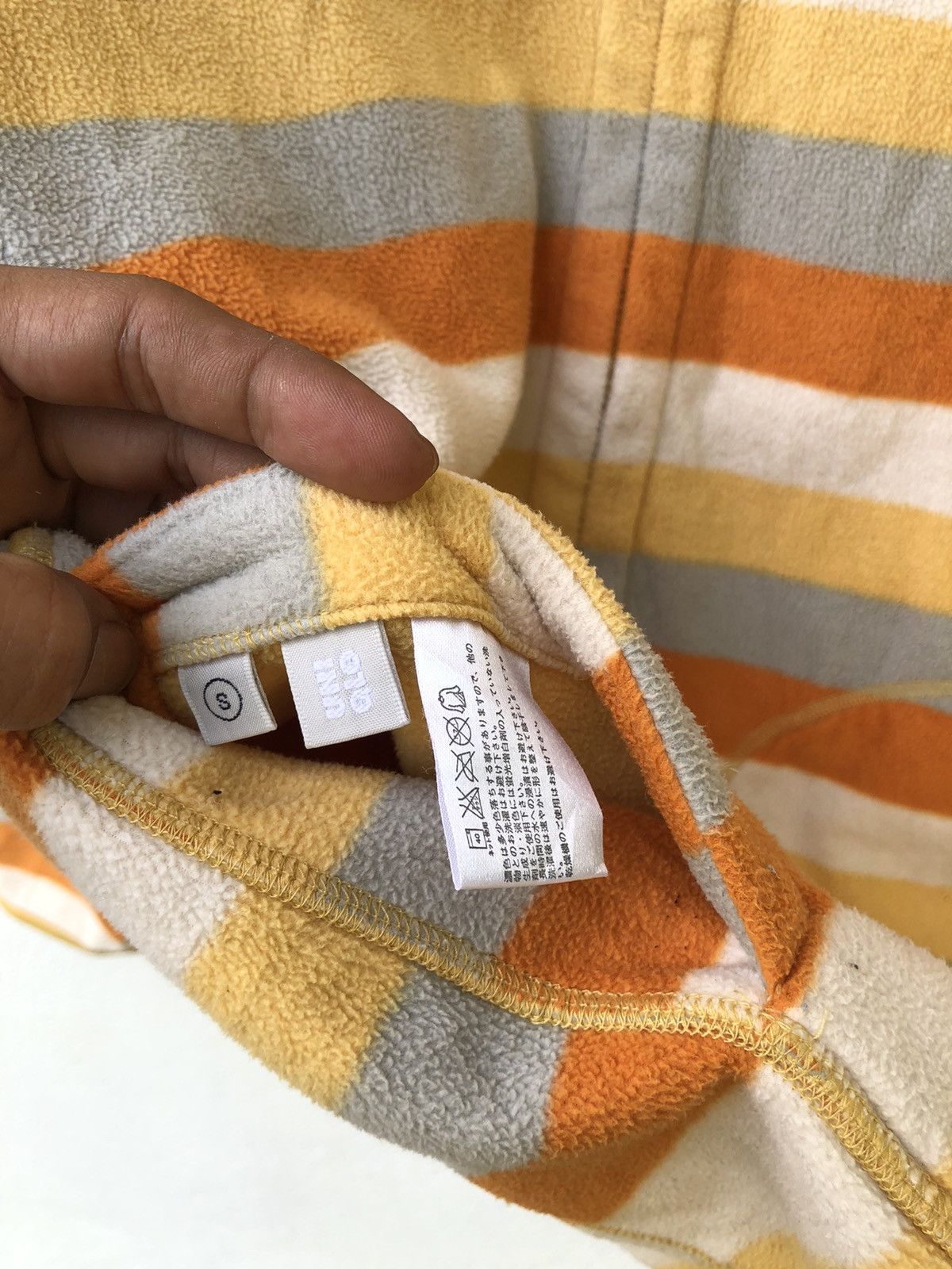 Japanese Brand Brand Uniqlo Revisible Stripes Fleece Jacket Size US M / EU 48-50 / 2 - 4 Thumbnail