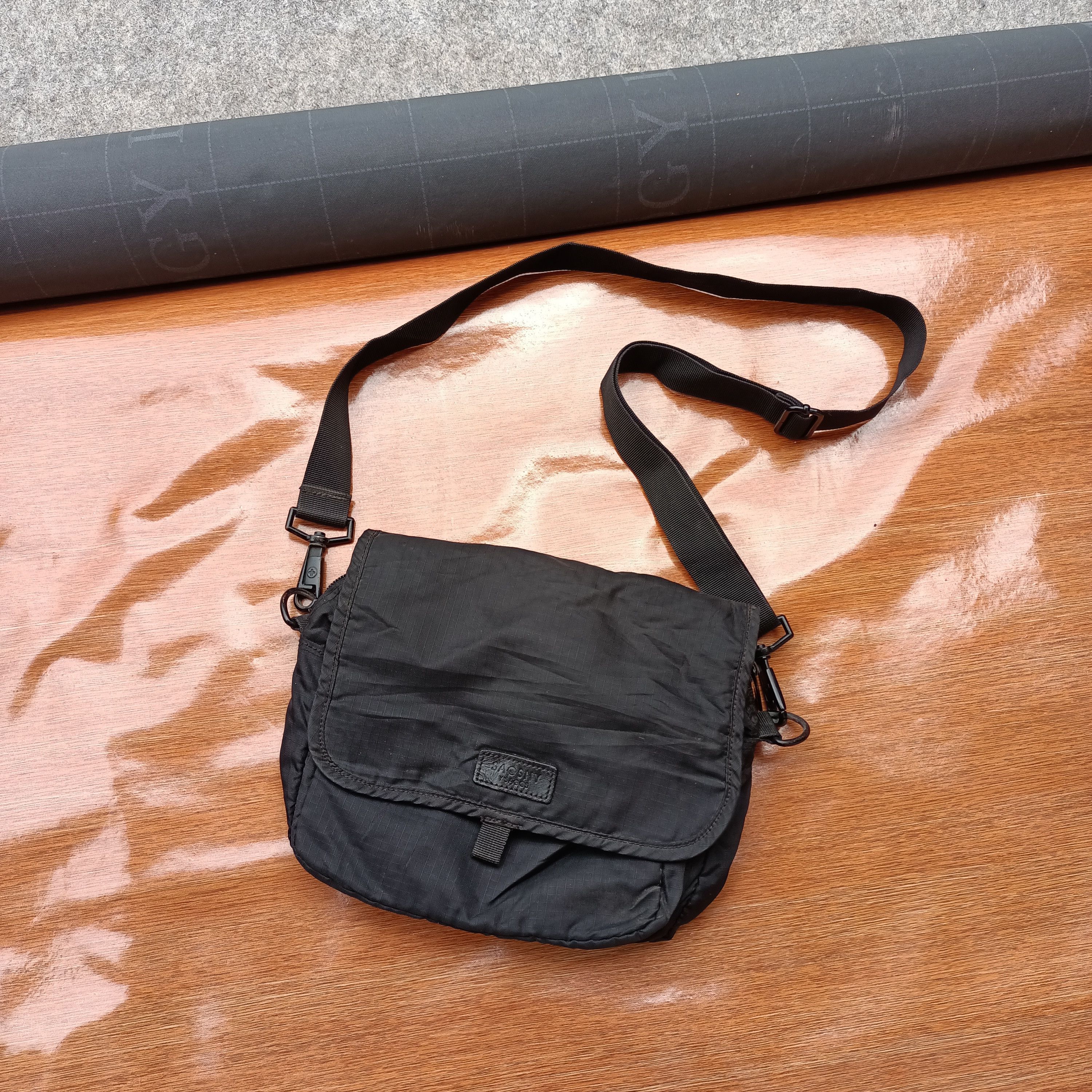 image of Yohji Yamamoto Sacsny Y'saccs Shoulder Bag in Black, Men's