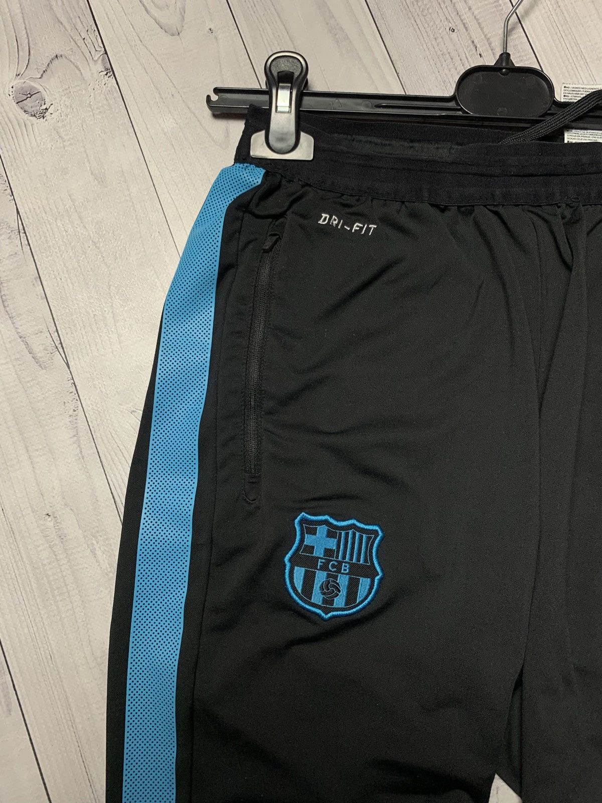Vintage Vintage Nike Barcelona soccer joggers size S blue line Size US 30 / EU 46 - 4 Thumbnail