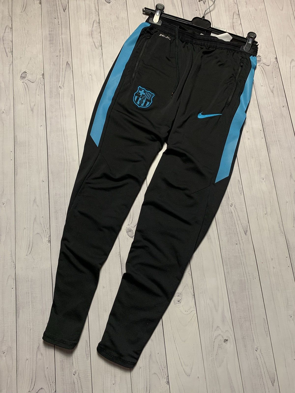 Vintage Vintage Nike Barcelona soccer joggers size S blue line Size US 30 / EU 46 - 2 Thumbnail