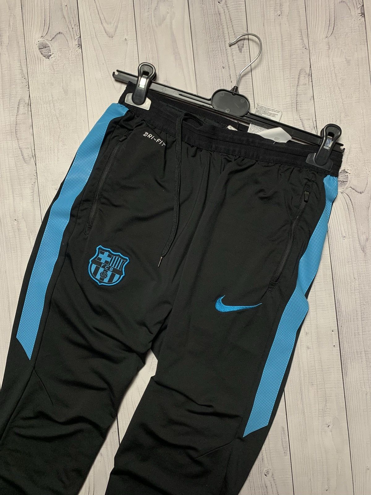 Vintage Vintage Nike Barcelona soccer joggers size S blue line Size US 30 / EU 46 - 3 Thumbnail