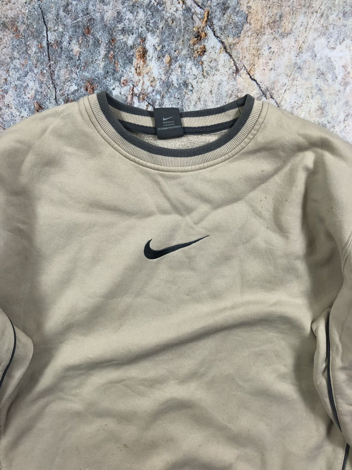 Nike beige best sale sweatshirt vintage