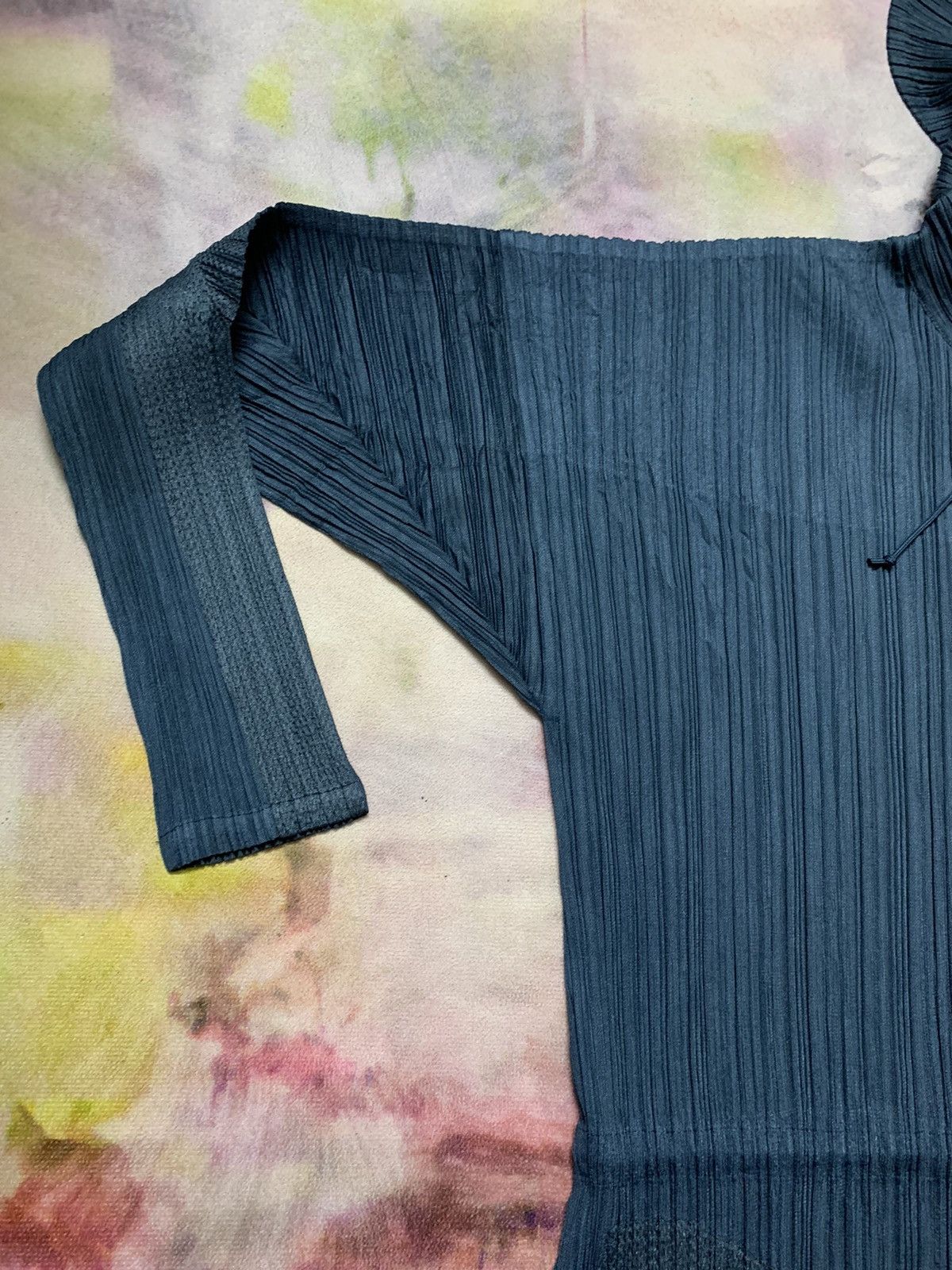 Issey Miyake PLEATS PLEASE ISSEY MIYAKE HOODIE TAPERED SLEEVES WOMEN Size US M / EU 48-50 / 2 - 7 Thumbnail