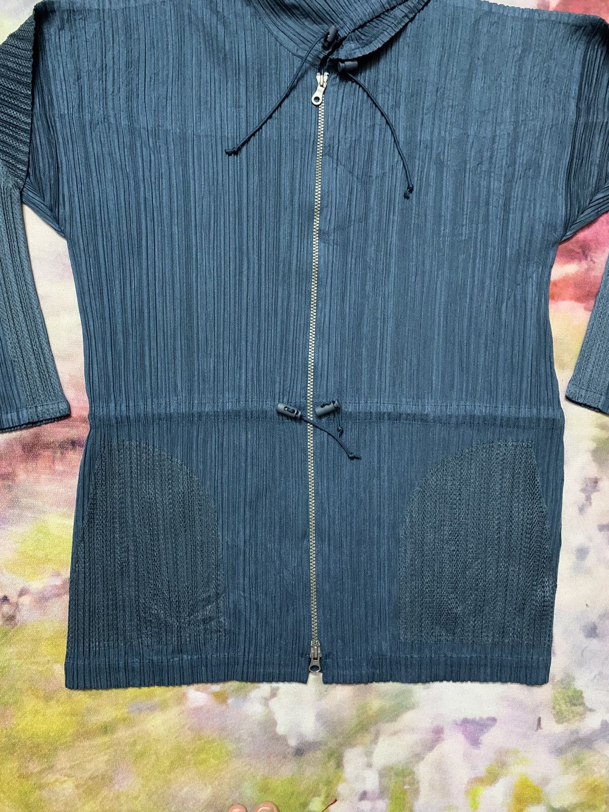 Issey Miyake PLEATS PLEASE ISSEY MIYAKE HOODIE TAPERED SLEEVES WOMEN Size US M / EU 48-50 / 2 - 6 Thumbnail