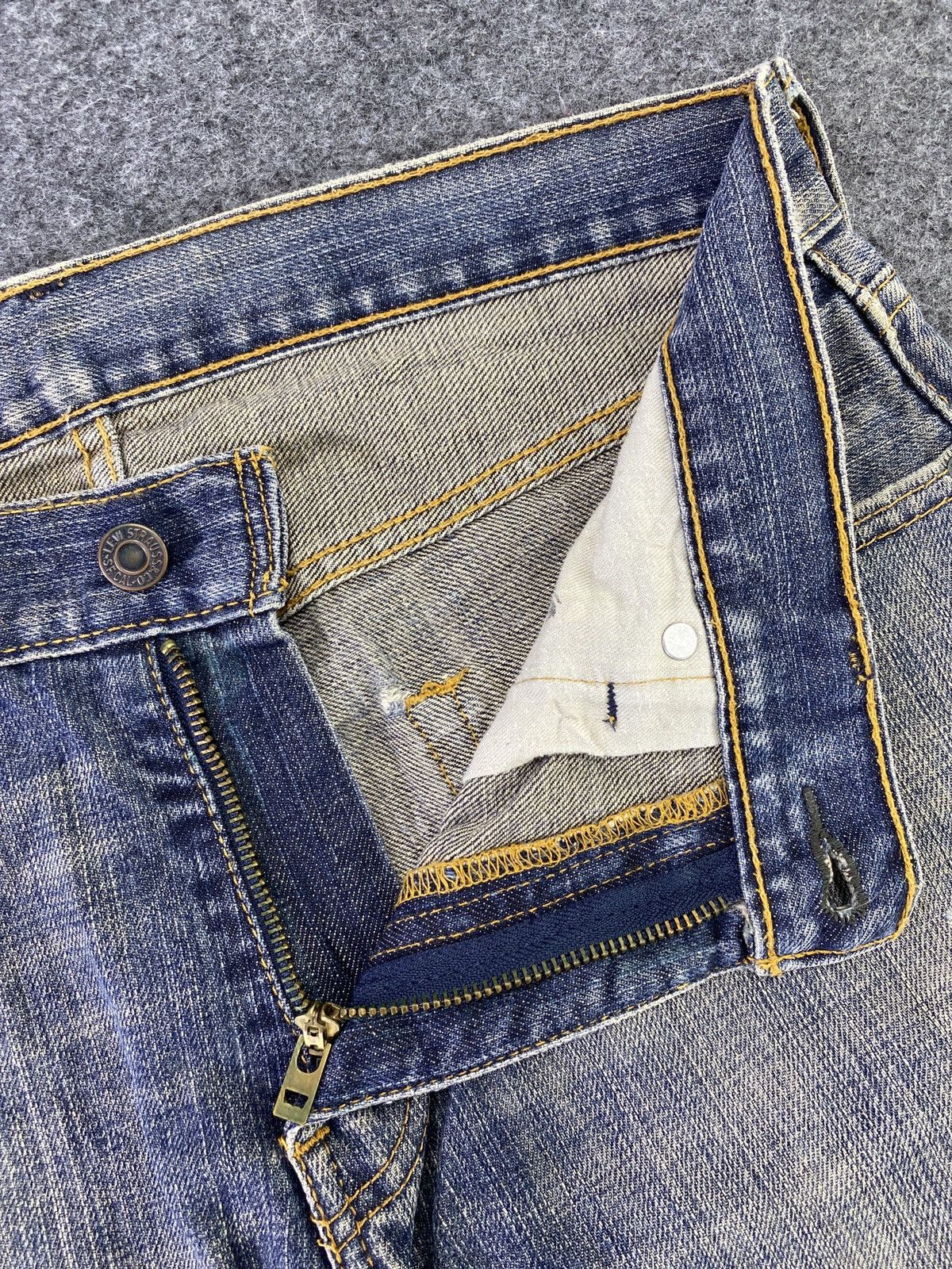 Levi's Vintage Levi's 559 Distressed Jeans - J574 Size US 32 / EU 48 - 3 Thumbnail