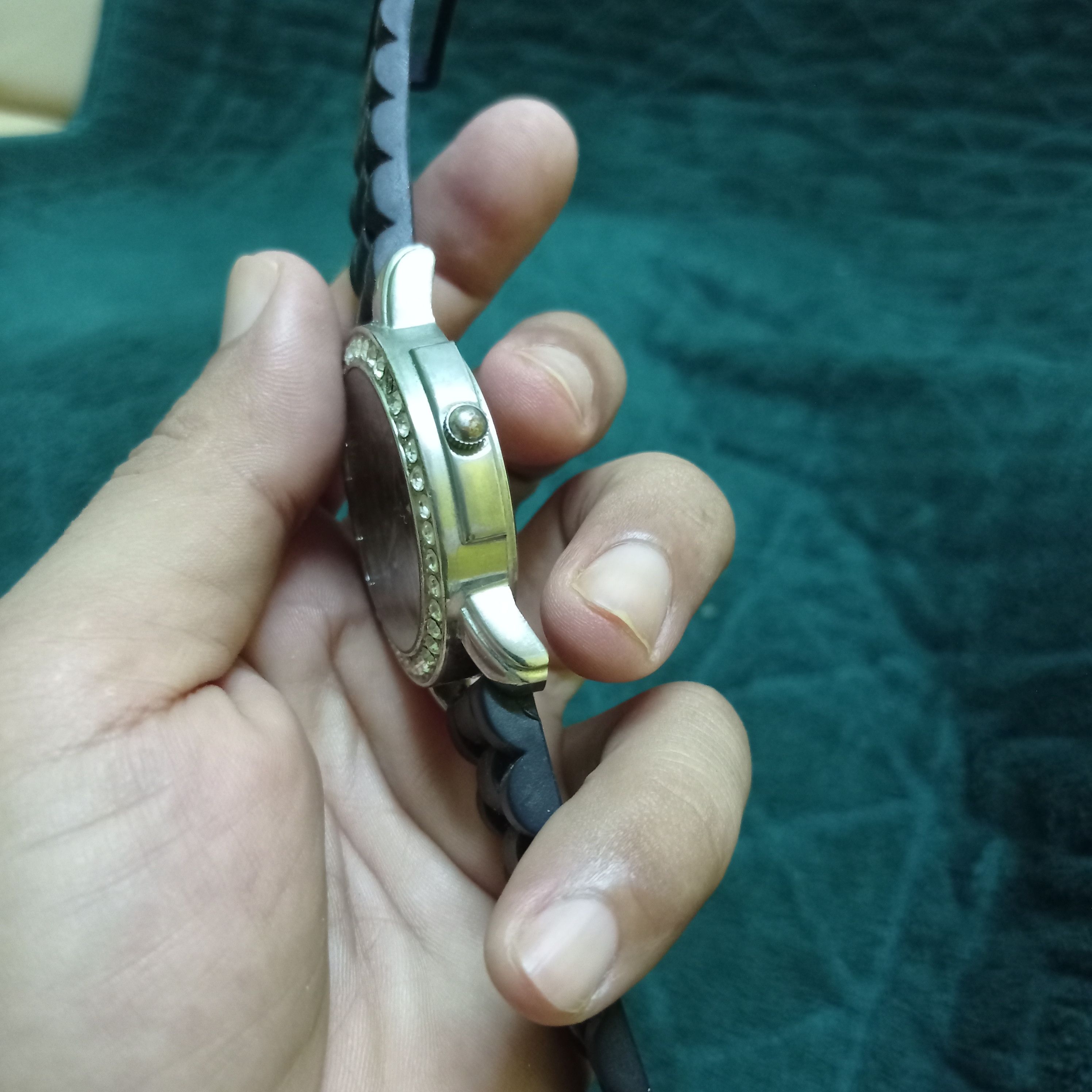 Vintage HOT ITEM🔥Geneva Platinum Watch by Japan Engine Movement Size ONE SIZE - 10 Thumbnail