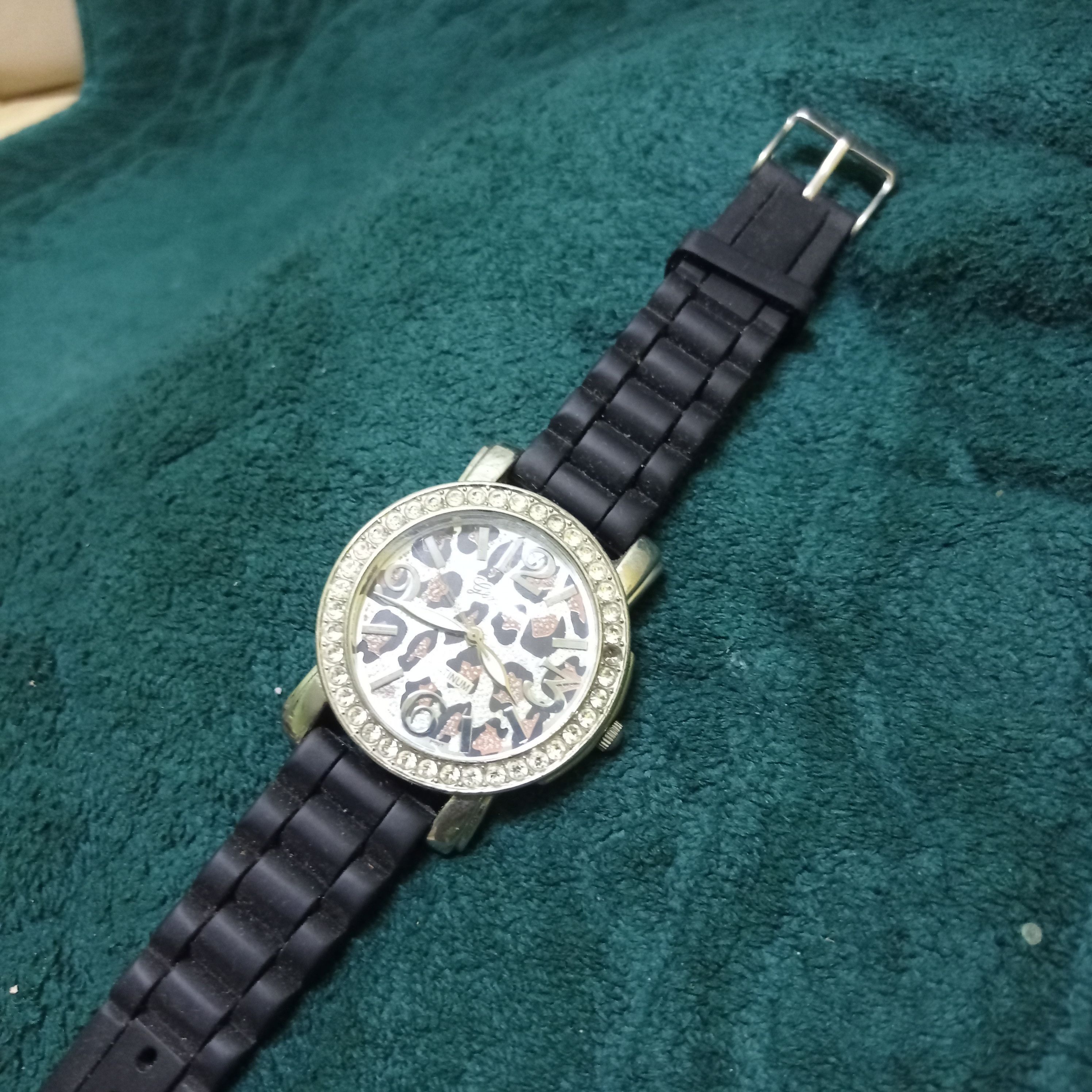 Vintage HOT ITEM🔥Geneva Platinum Watch by Japan Engine Movement Size ONE SIZE - 7 Thumbnail
