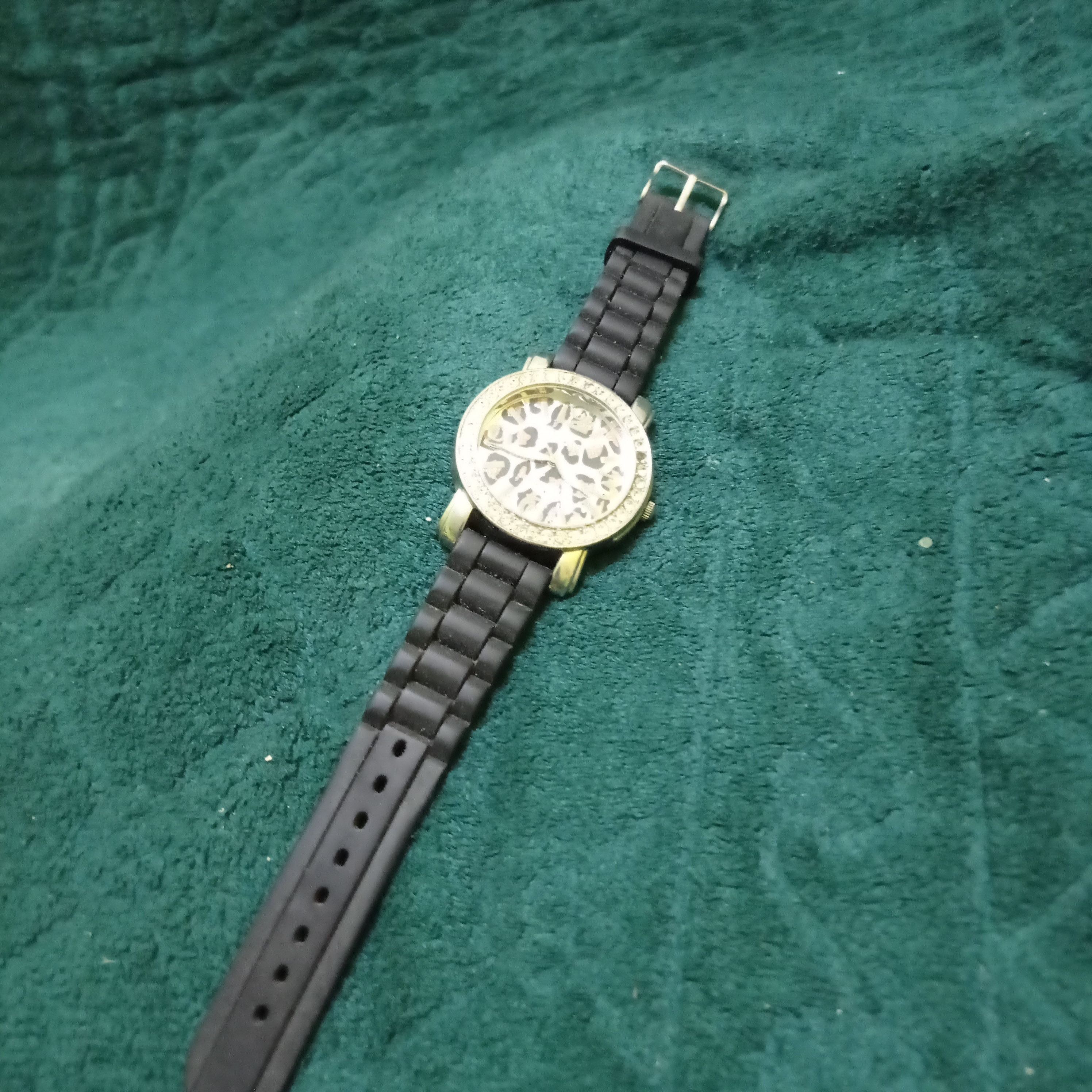 Vintage HOT ITEM🔥Geneva Platinum Watch by Japan Engine Movement Size ONE SIZE - 8 Thumbnail
