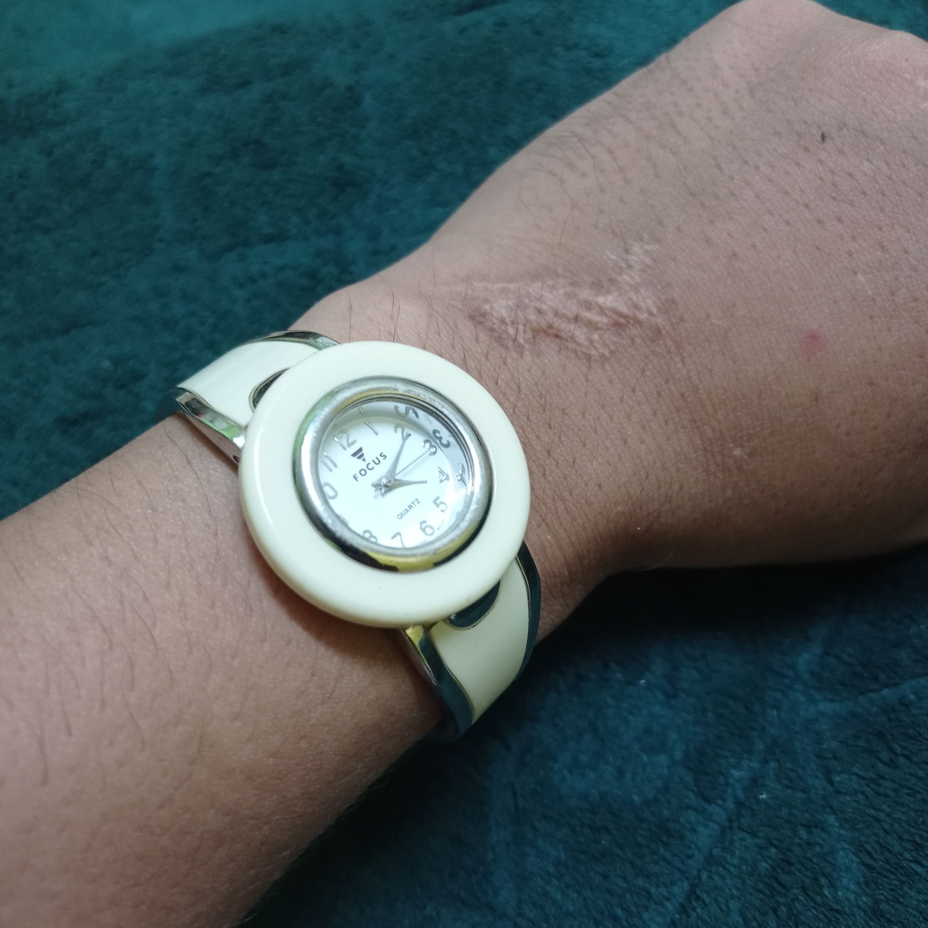 Japanese Brand Vintage "Focus" Quartz Japan Ladies Watch (Flexible Strap) Size ONE SIZE - 6 Thumbnail
