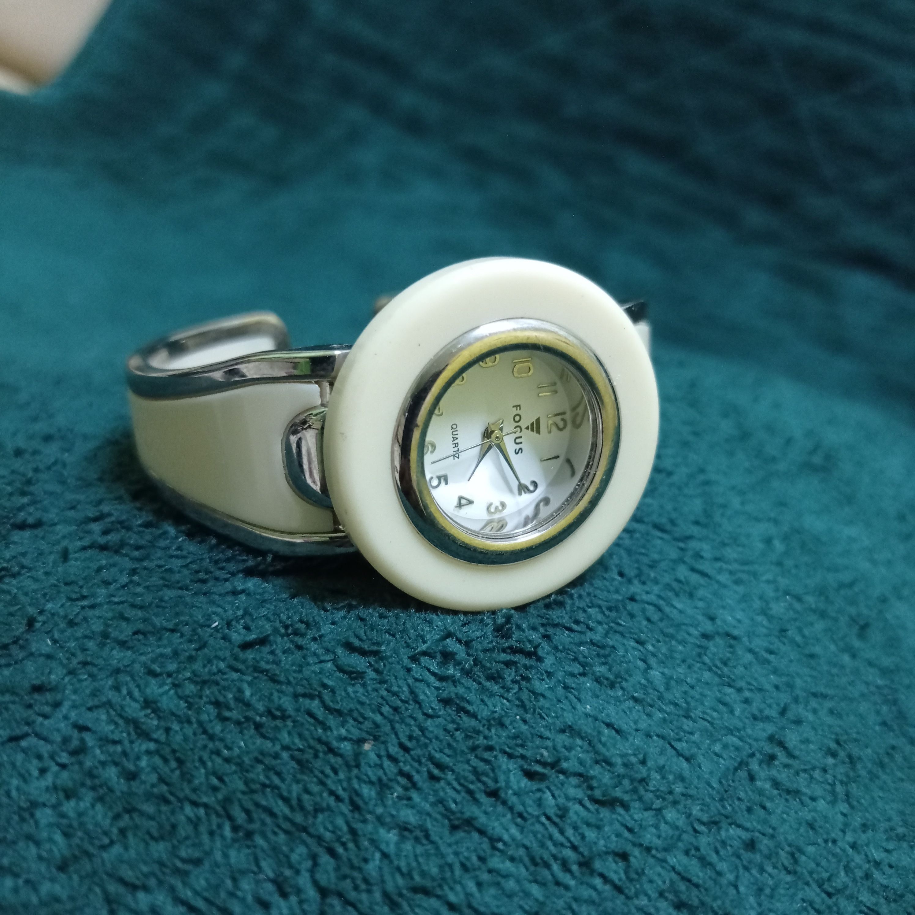Japanese Brand Vintage "Focus" Quartz Japan Ladies Watch (Flexible Strap) Size ONE SIZE - 12 Thumbnail