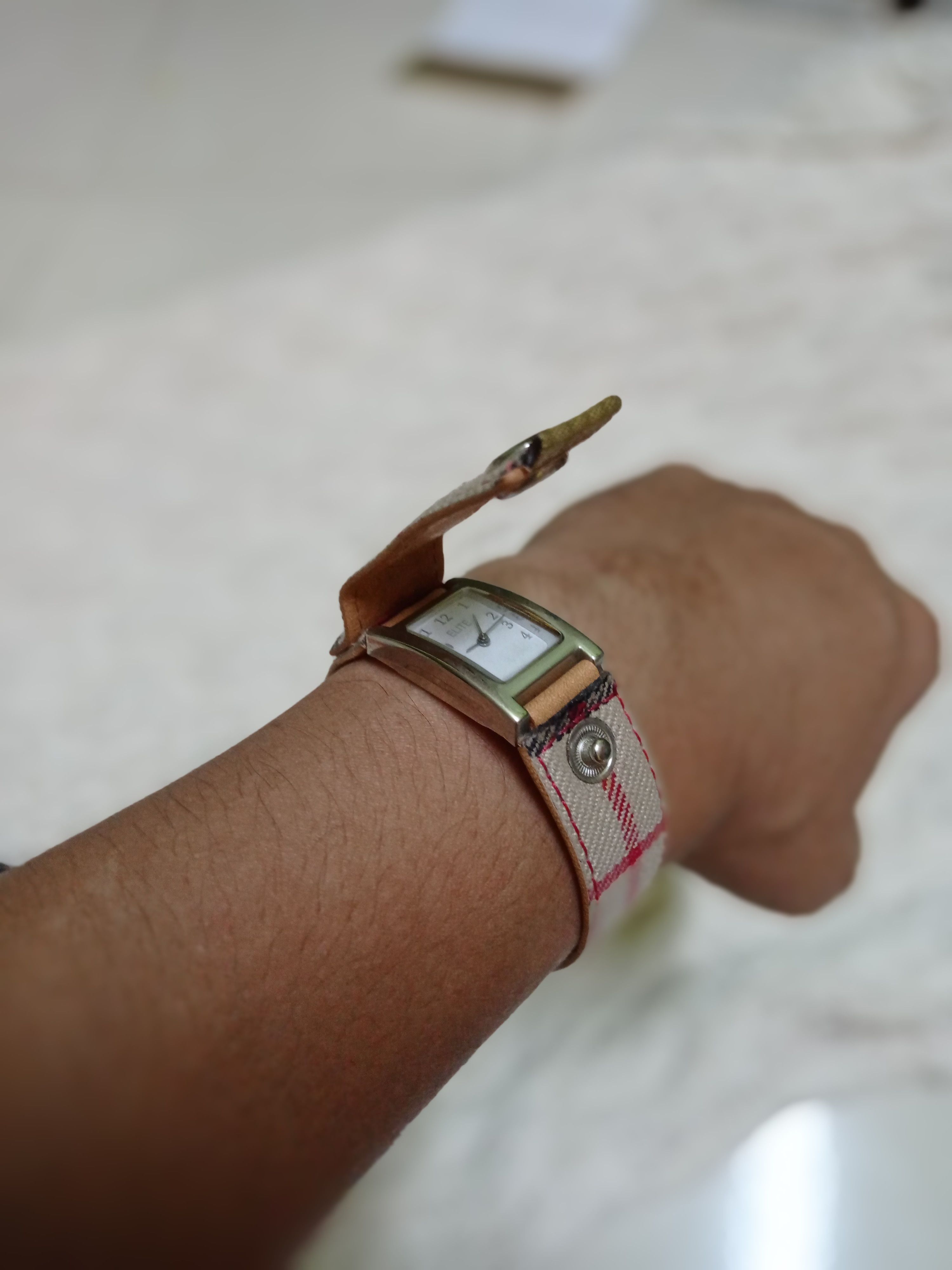 Other RETRO ELITE WATCH DESIGN LIKE BURBERRY LONDON. Size ONE SIZE - 13 Thumbnail