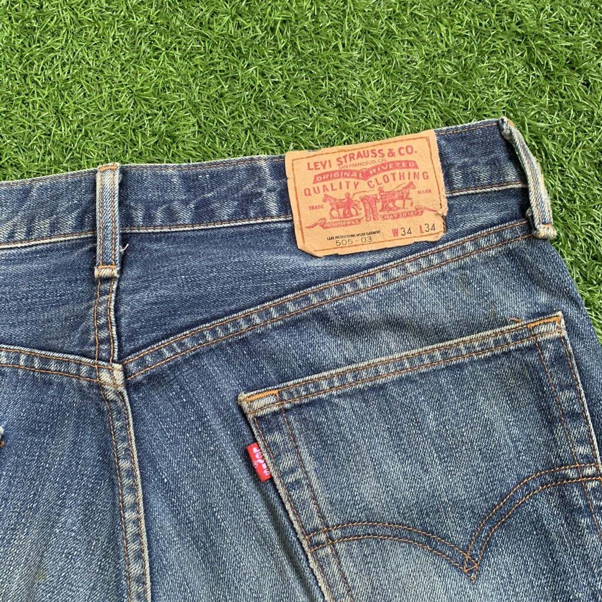 Levi's × Vintage Vintage 2000s Distressed 505 Levis Jeans Size US 34 / EU 50 - 11 Thumbnail