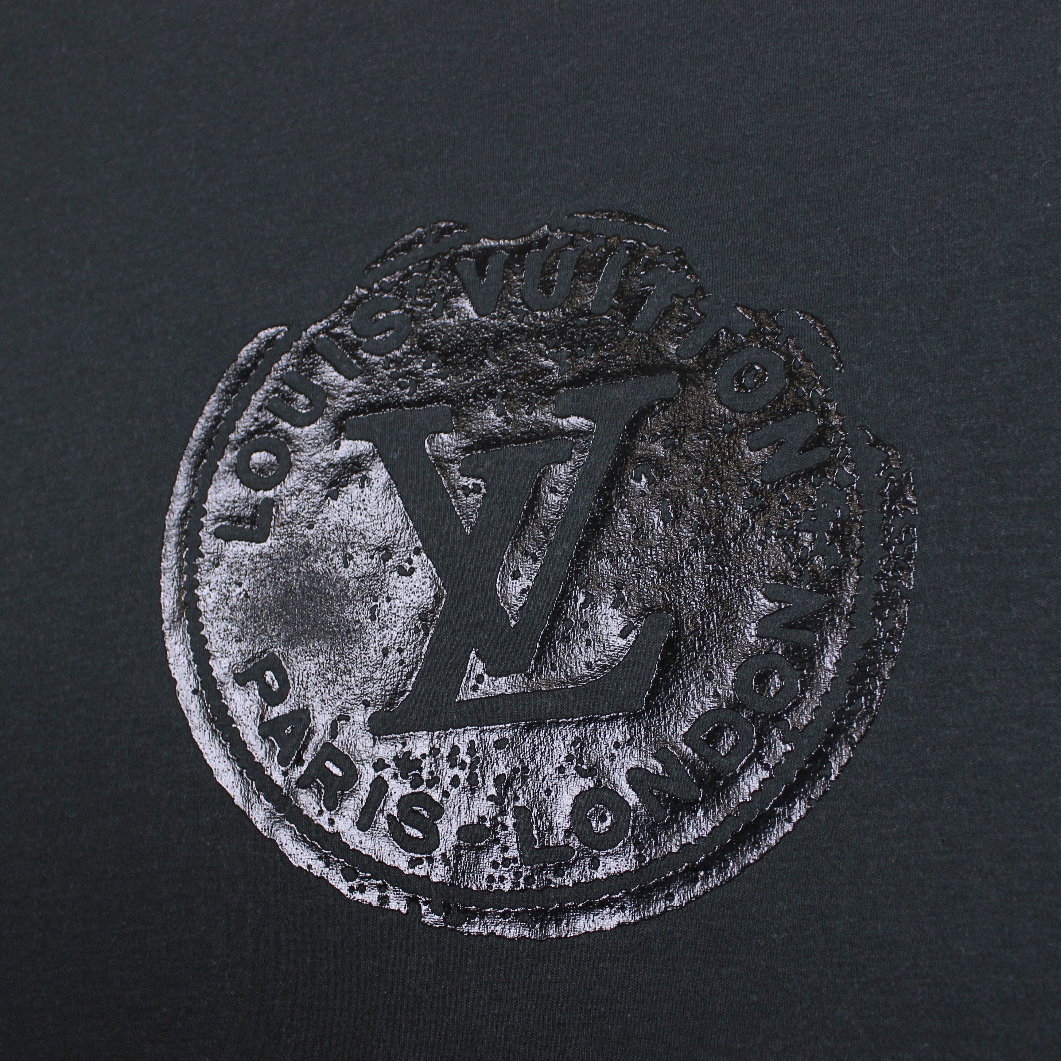 Louis Vuitton Louis vuitton vintage t shirt centr logo tee L Size US S / EU 44-46 / 1 - 11 Thumbnail