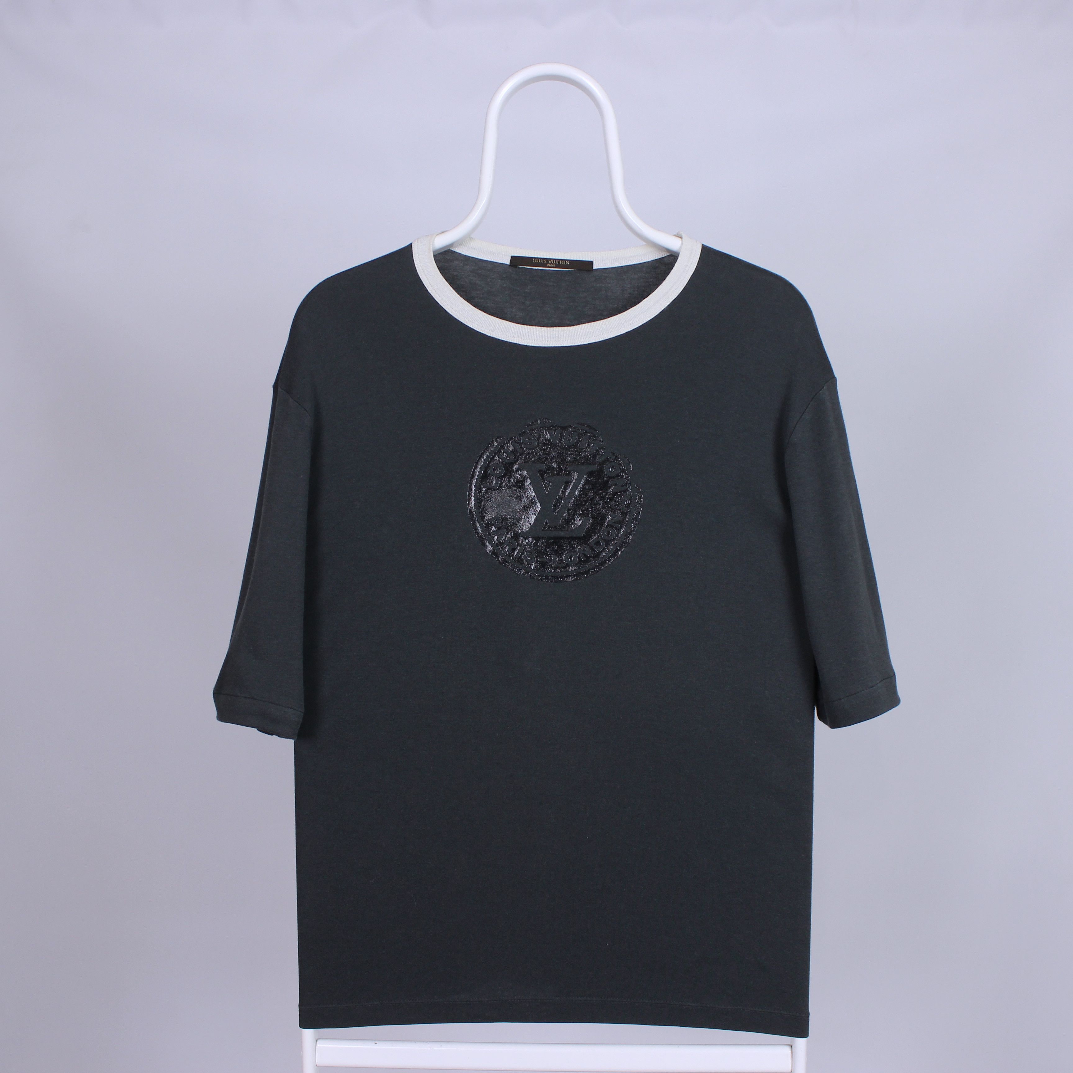 Louis Vuitton Louis vuitton vintage t shirt centr logo tee L Size US S / EU 44-46 / 1 - 5 Thumbnail