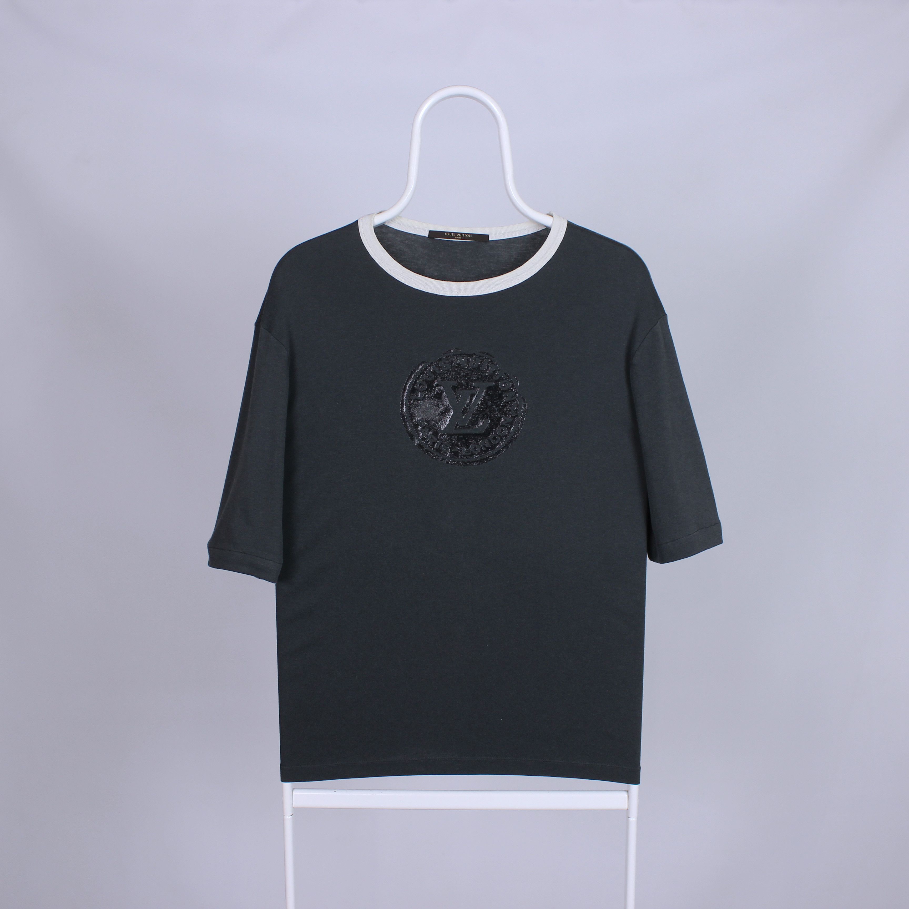 Louis Vuitton Louis vuitton vintage t shirt centr logo tee L Size US S / EU 44-46 / 1 - 6 Thumbnail